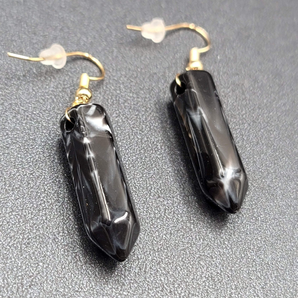 Pierced Earrings Black Marbled Resin Spike Pendulum Dangle Gold tone Hook 1.25"