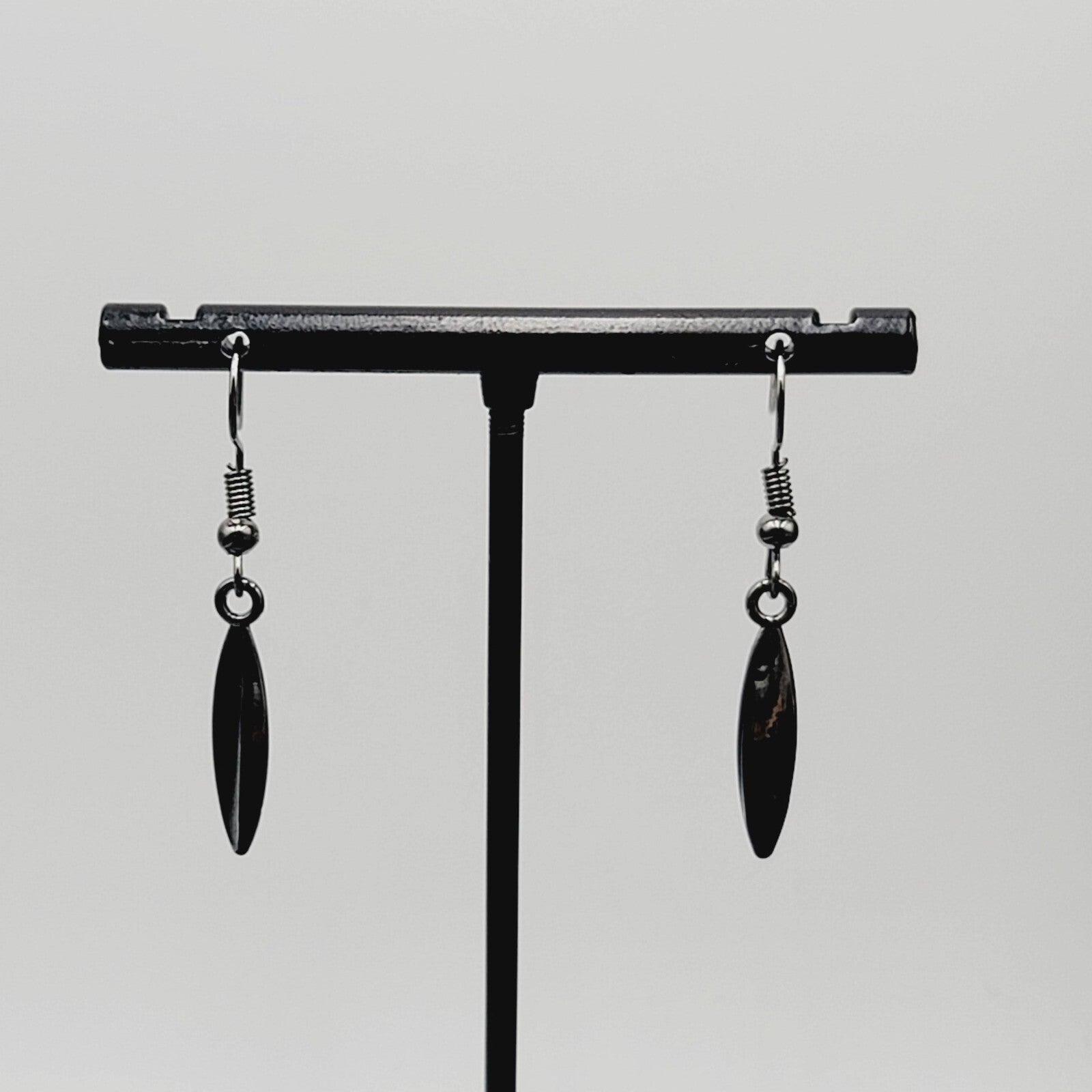 Pierced Earrings Black Metal Minimalist Dangle 7/8"