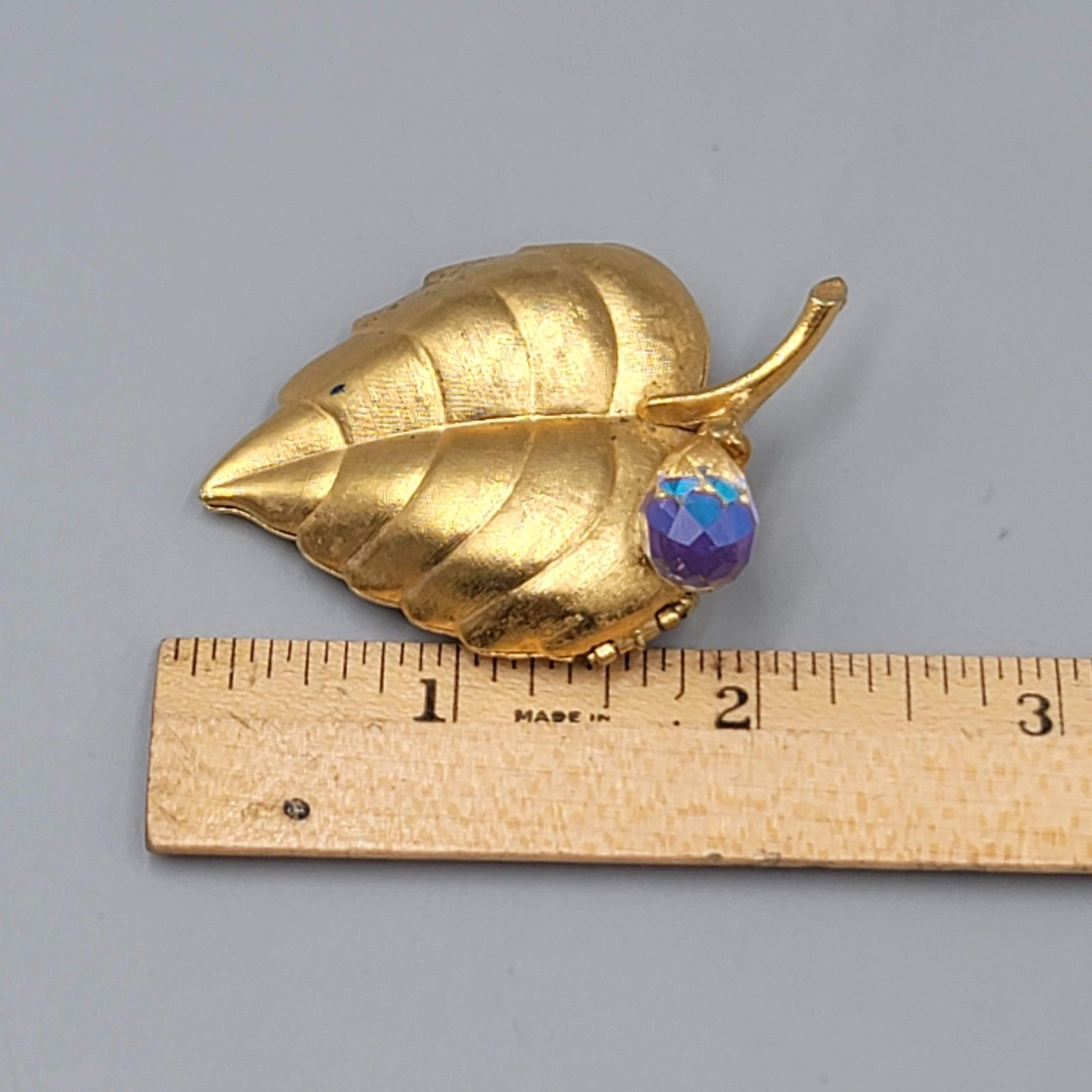 Vintage Signed Avon Gold Tone AB Faceted Teardrop Leaf Brooch Perfume Locket