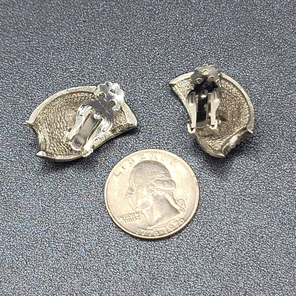 Vintage Clip on Earrings Textured Silver tone Drop 1  1/8"