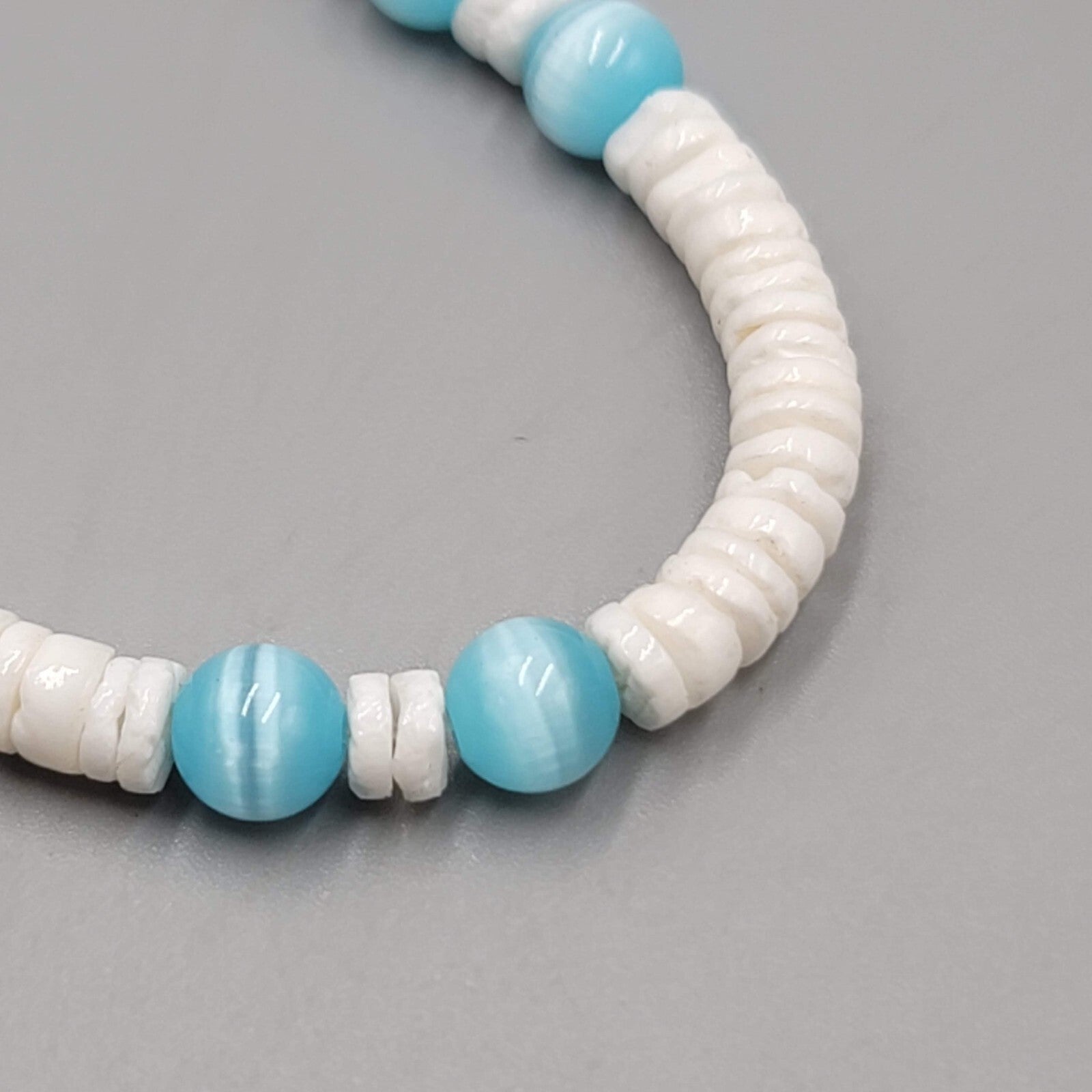 Blue Cats Eye Bead Puka Shell Bracelet 7.25"