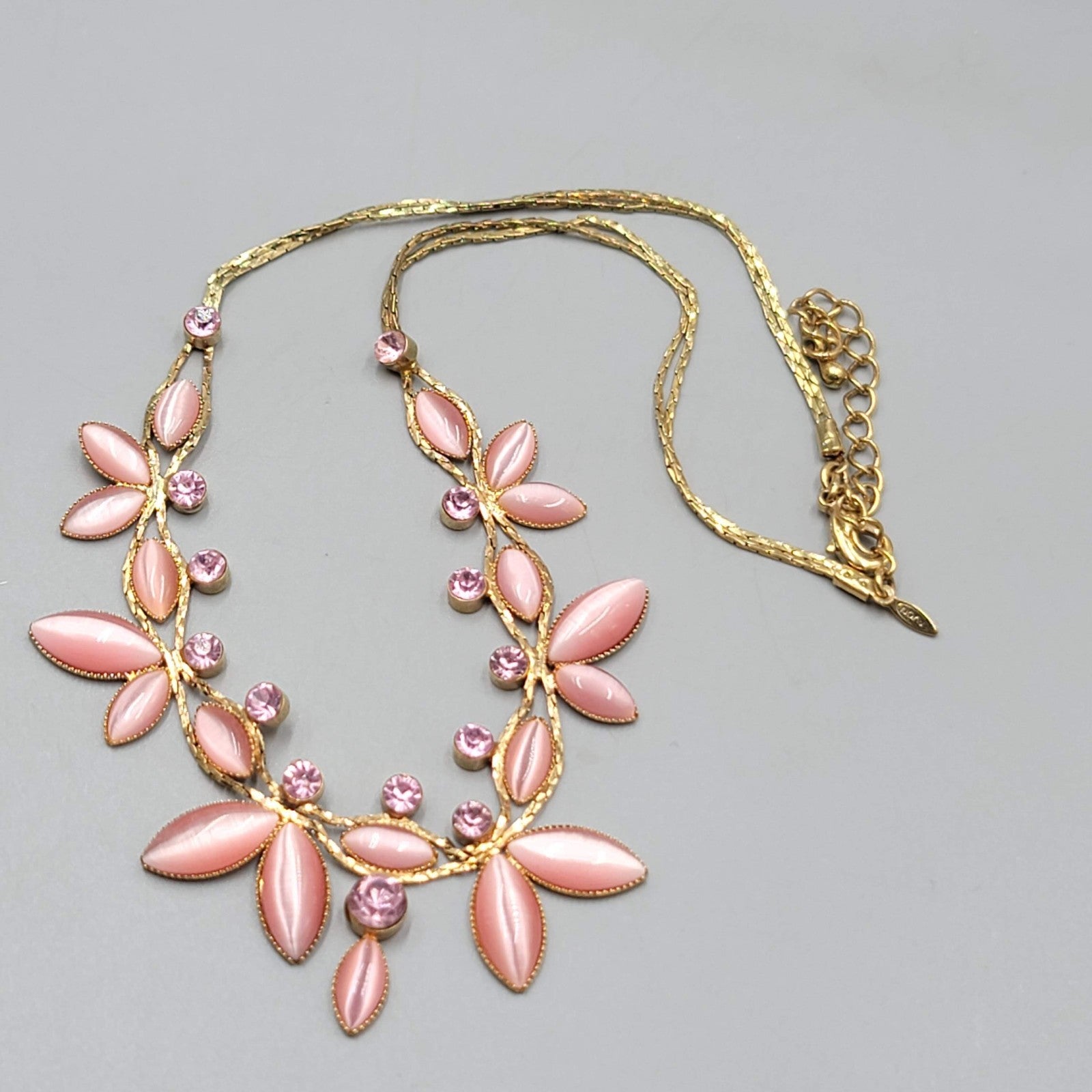 Avon Pink Cats Eye Necklace Rhinestone Gold tone Statement Pretty ~ 16"-18"