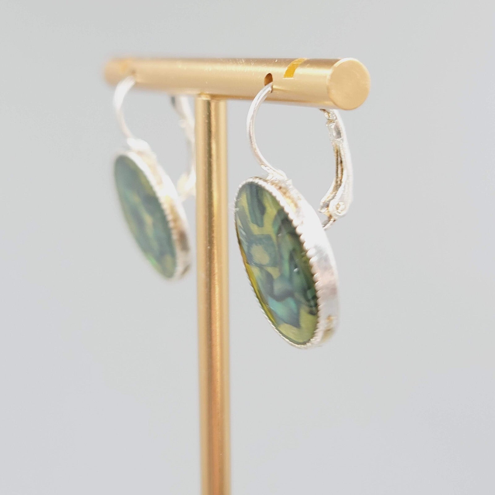 Abalone Inlay Round Pierced Earrings Silver tone Drop 3/4"