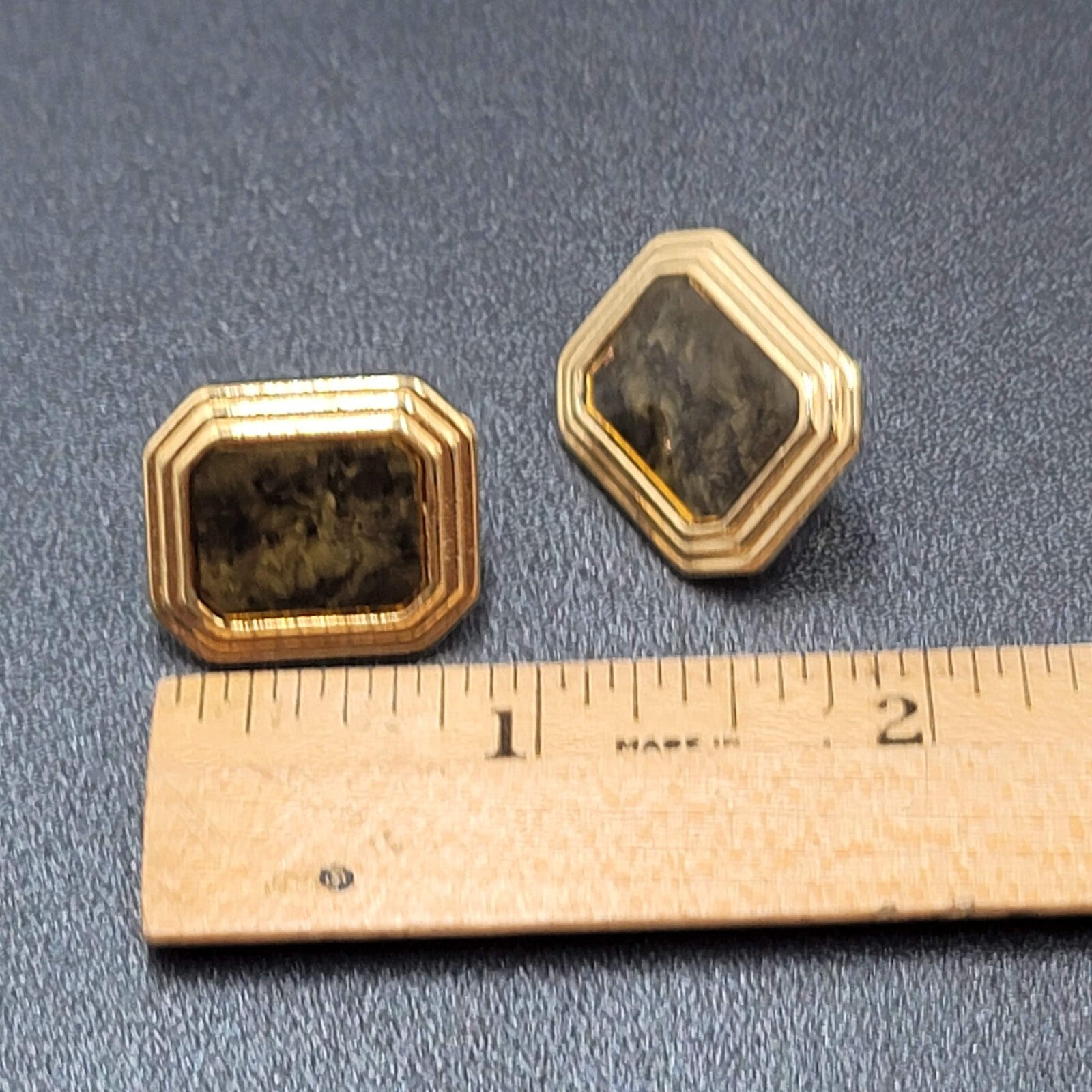 Vintage Avon Clip on Earrings Gold tone Green Marble Design Rectangle 7/8"