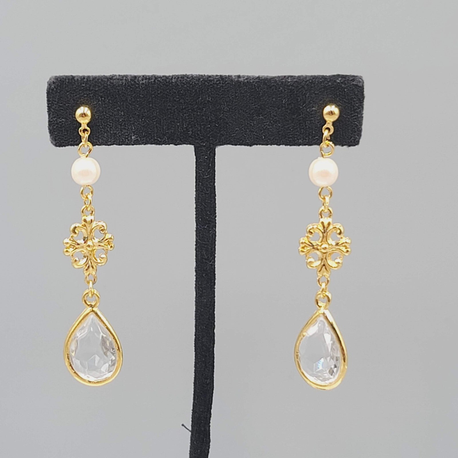 Pierced Earrings Gold tone Dangle Clear Glass Teardrop Fax Pearl Bead 2.25"
