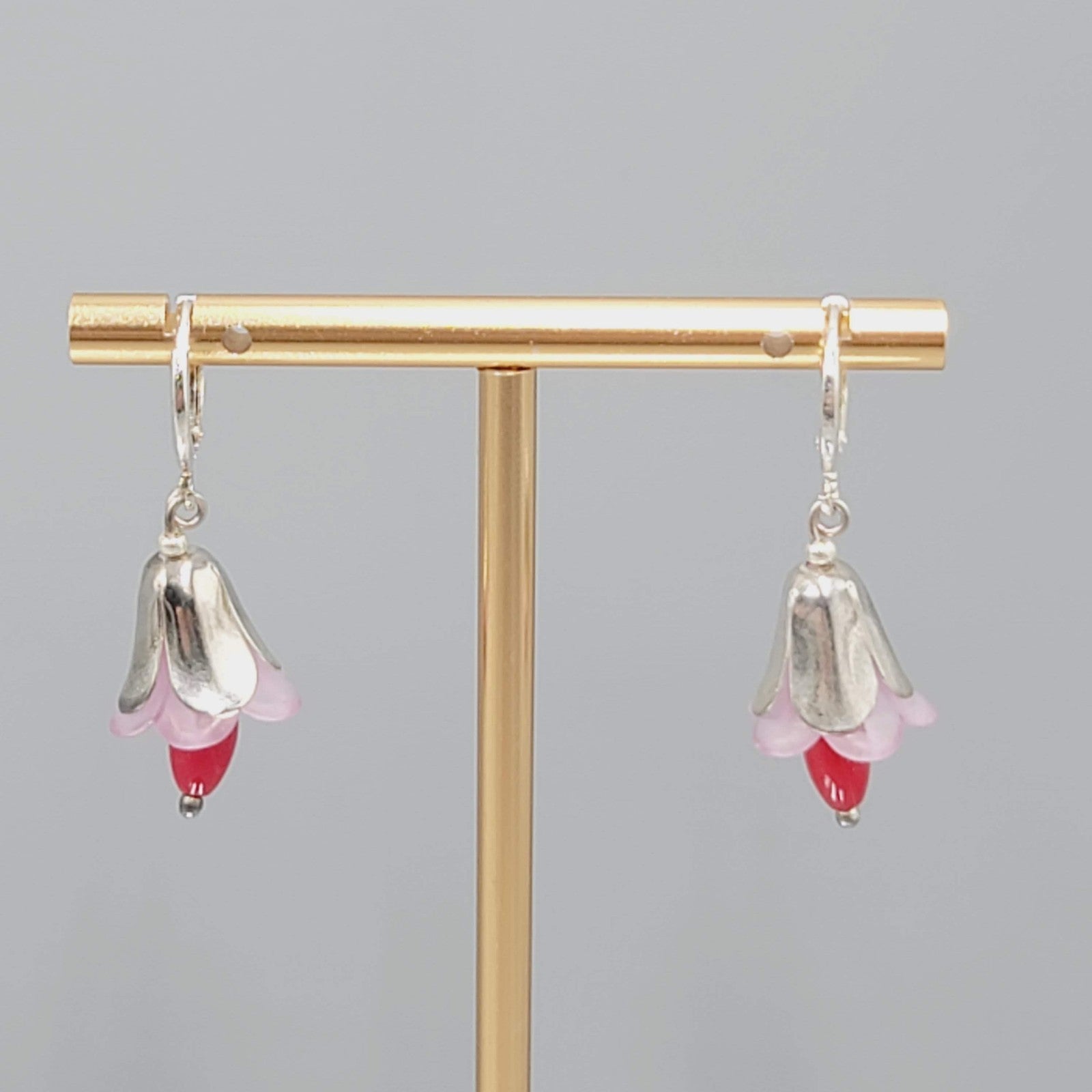 Red Pink Drop Flower Pierced Earrings Silver tone Dangle 7/8"