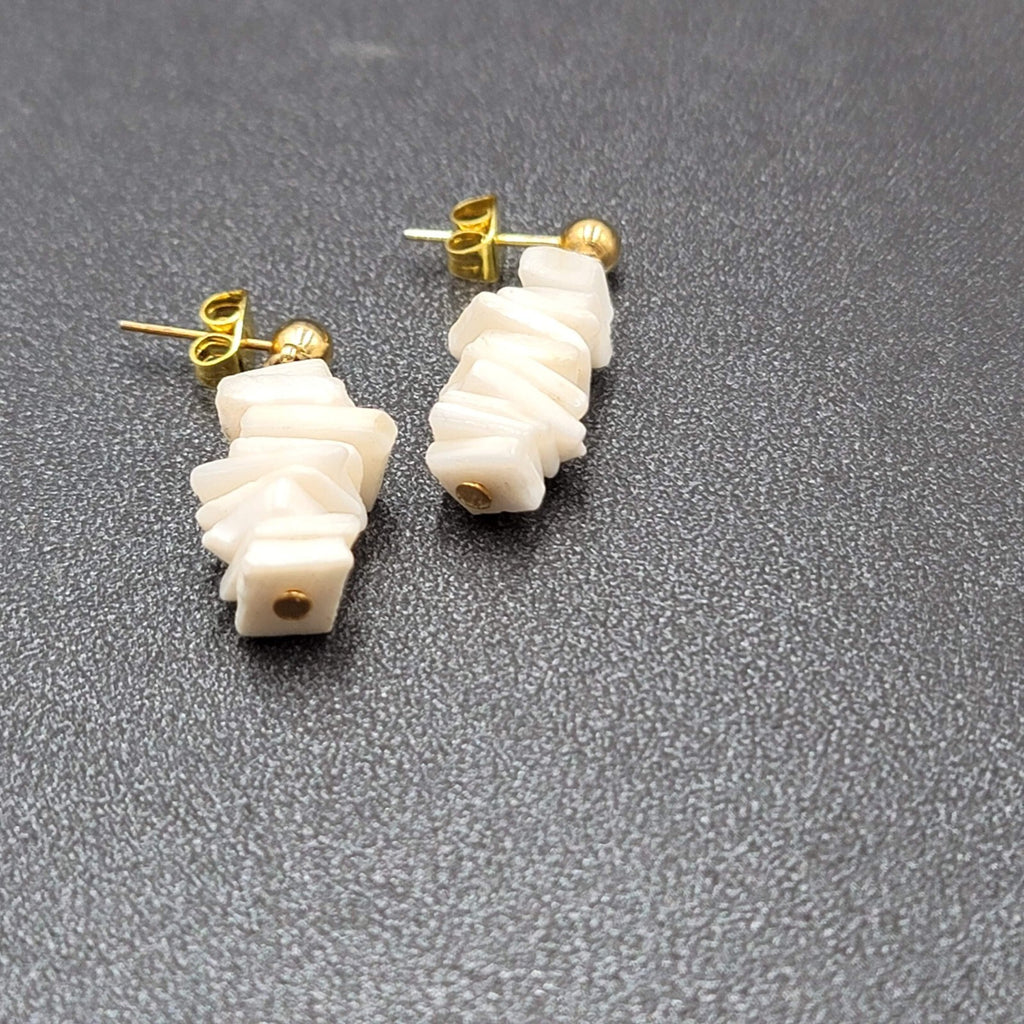 Vintage Pierced Earrings Gold tone White Heishi Shell Chip Dangle 3/4"