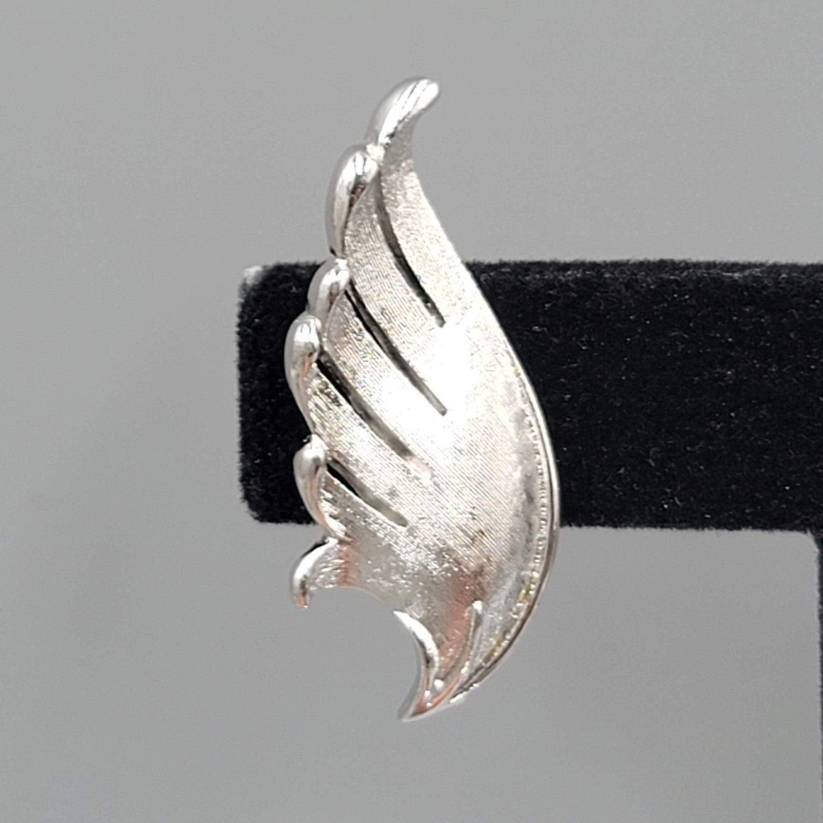 Vintage Trifari Clip on Earrings Silver Plated Leaf Climber 1.25"