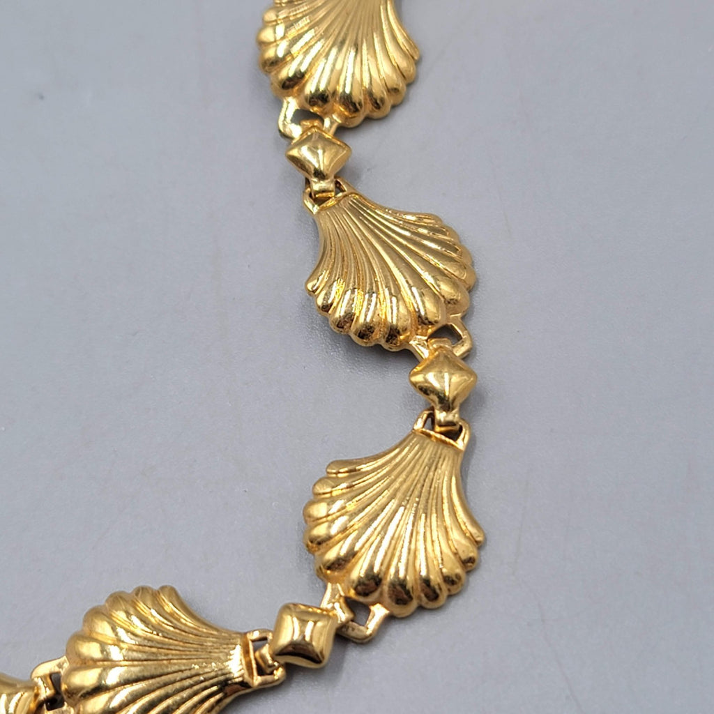 Vintage Avon Seashell Panel Bracelet Gold Plated Clam Shell 6.75 in