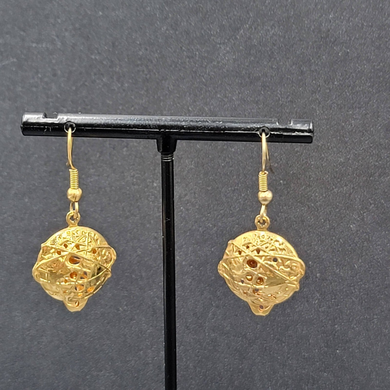 Vintage Pierced Earrings Gold Plated Globe Artistic Dangle 7/8"