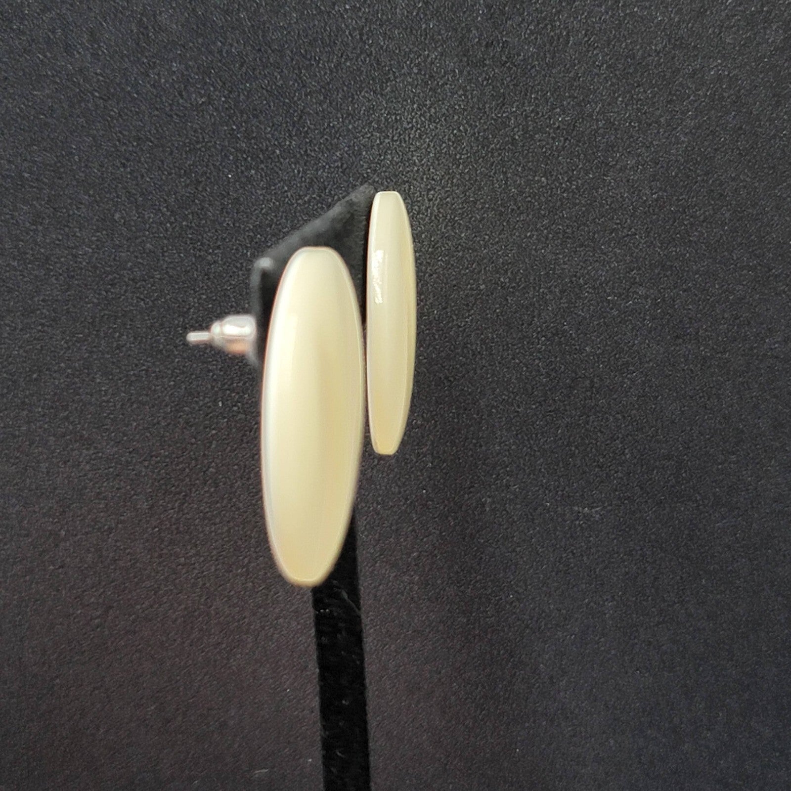 Vintage Pierced Earrings Pearloid Round Discs  1 1/8"