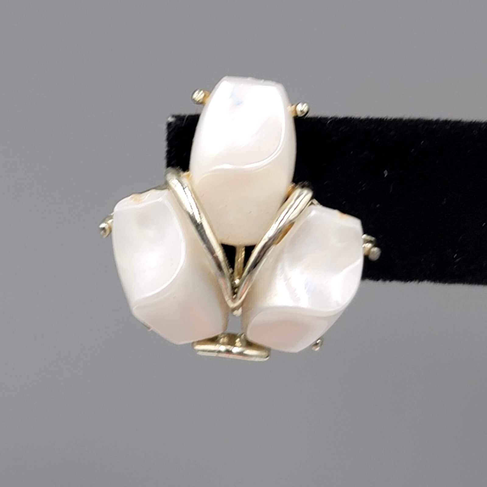 Vintage Star Clip on Earrings White Thermoset Gold tone Screw Back 1"