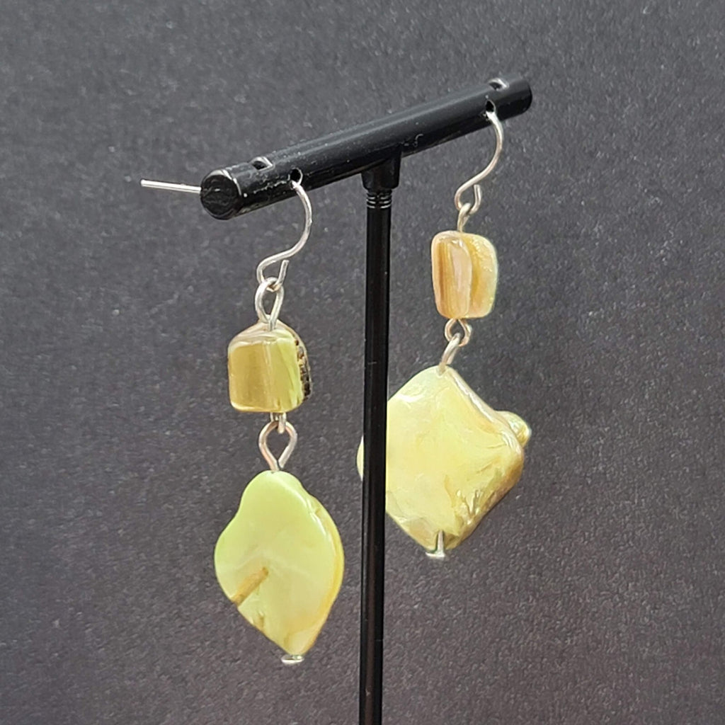 Pierced Earrings Silver toen Green Dyed Shell Dangle 1.5"