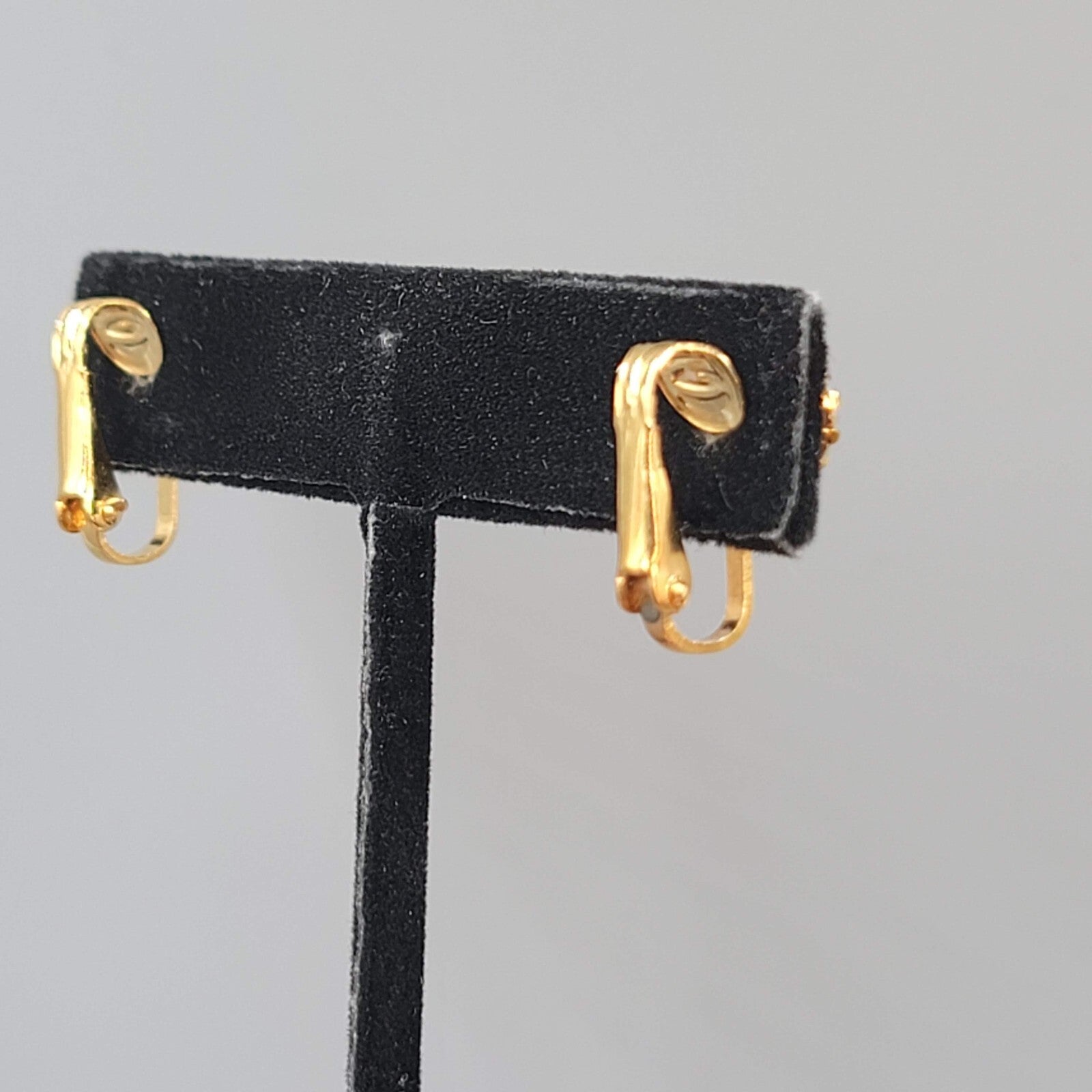 Vintage NOS Stud Rhinestone Solitaire Clip on Earrings Gold tone 1/4"