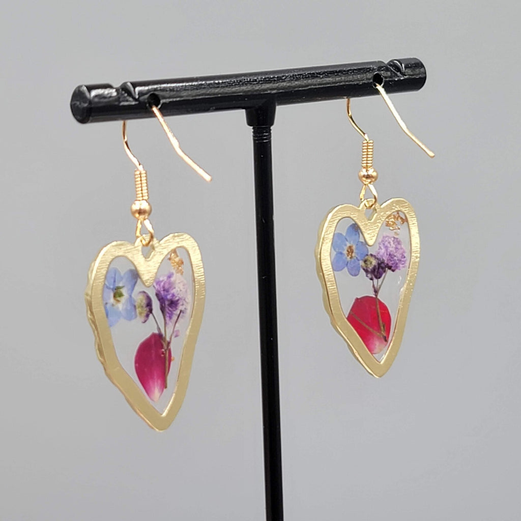 Real Flower Heart Pierced Earrings Gold tone Dangle Resin 1"