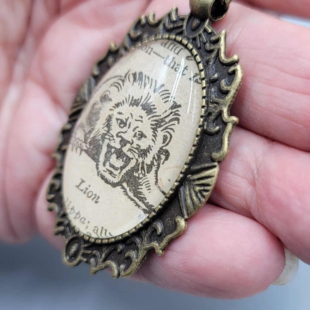 Artisan Glass Lion Glass Cabochon Pendant Necklace Bronze tone Chain 18"