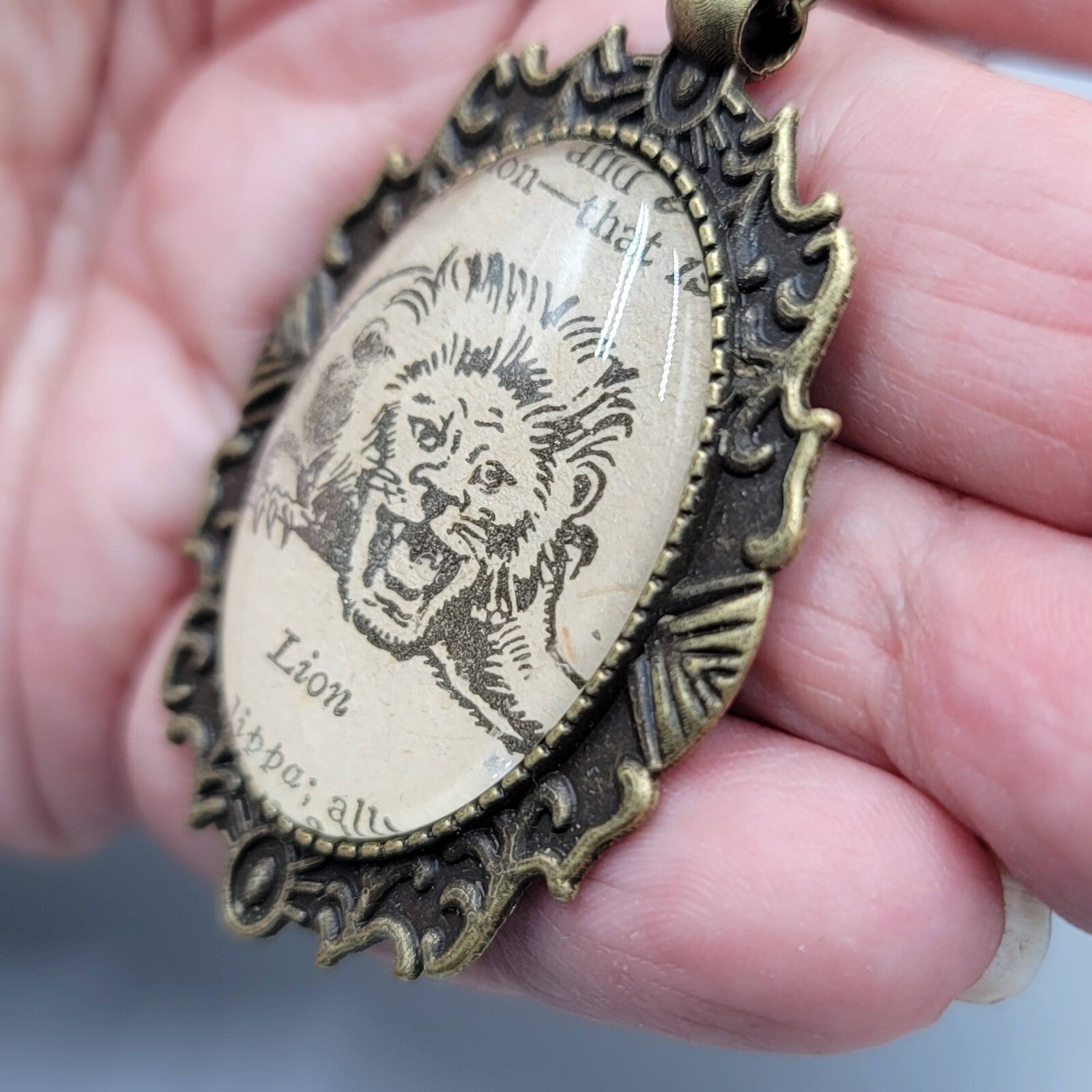 Artisan Glass Lion Glass Cabochon Pendant Necklace Bronze tone Chain 18"
