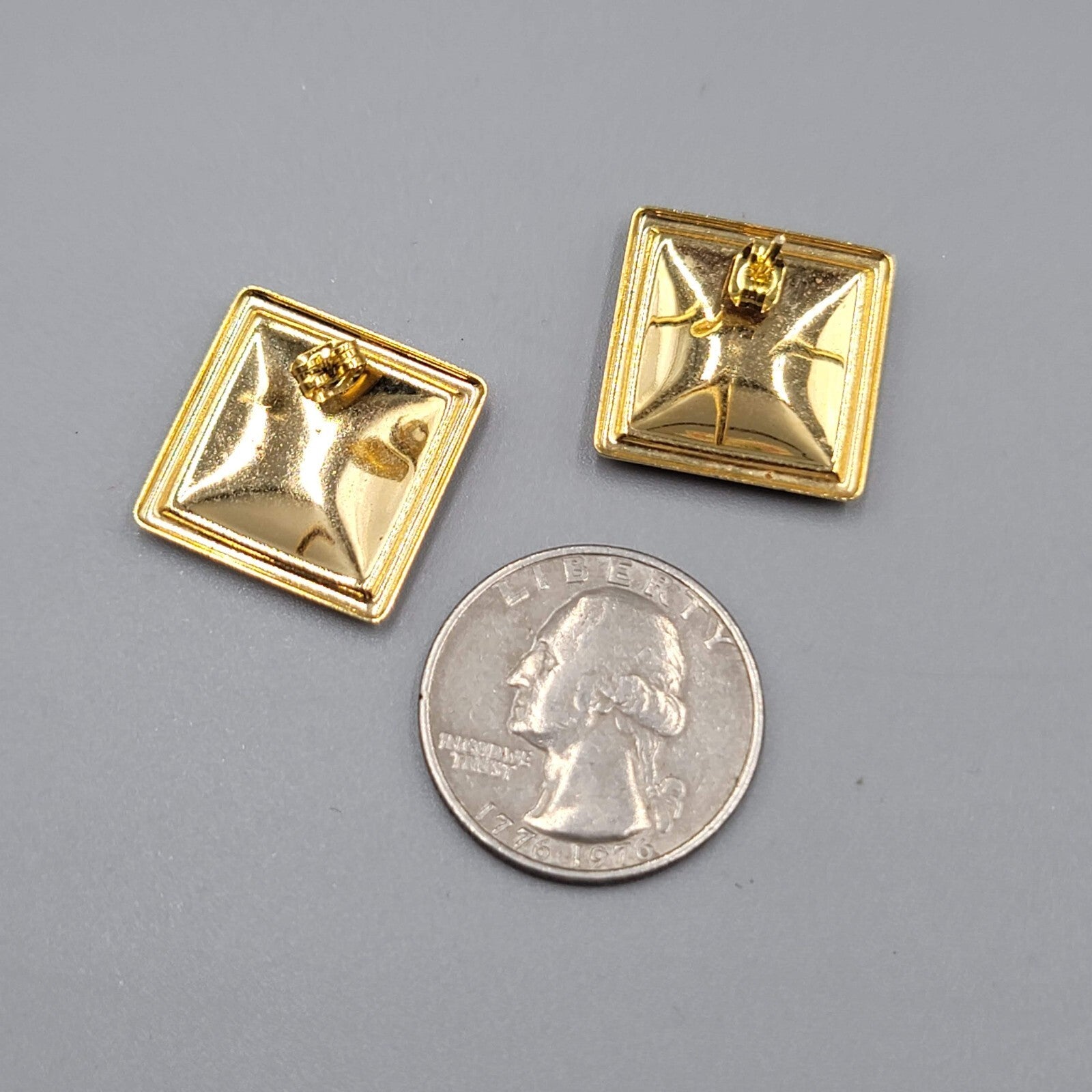 Vintage Pierced Earrings Gold tone Dark Green Enamel Square 3/4"