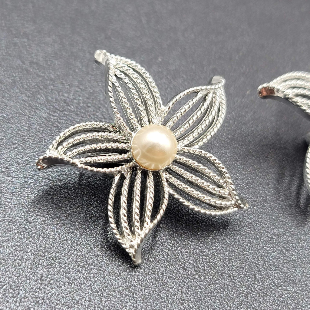 Vintage Flower Clip on Earrings Silver tone Sarah Cov White Faux Pearl 1.5"