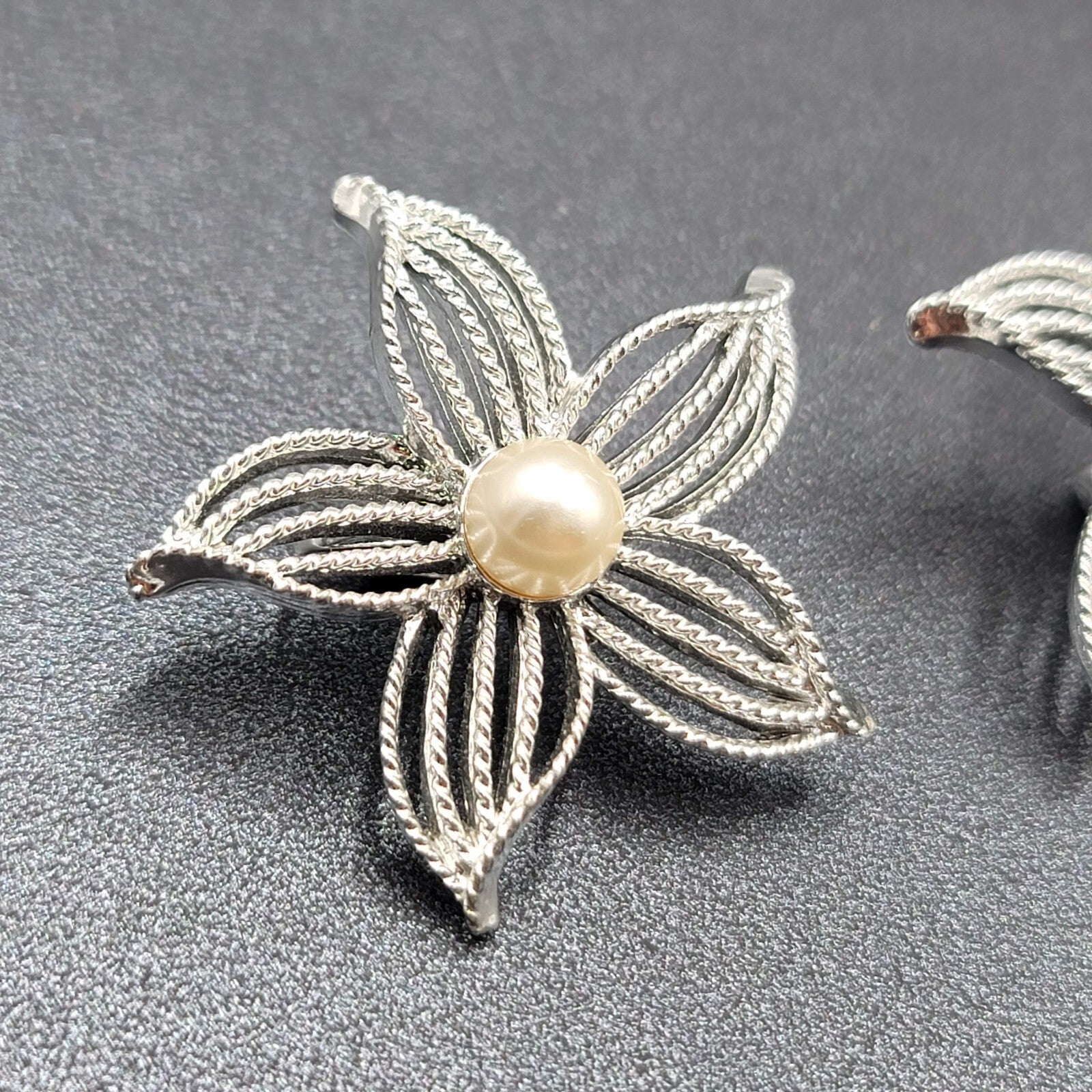 Vintage Flower Clip on Earrings Silver tone Sarah Cov White Faux Pearl 1.5"