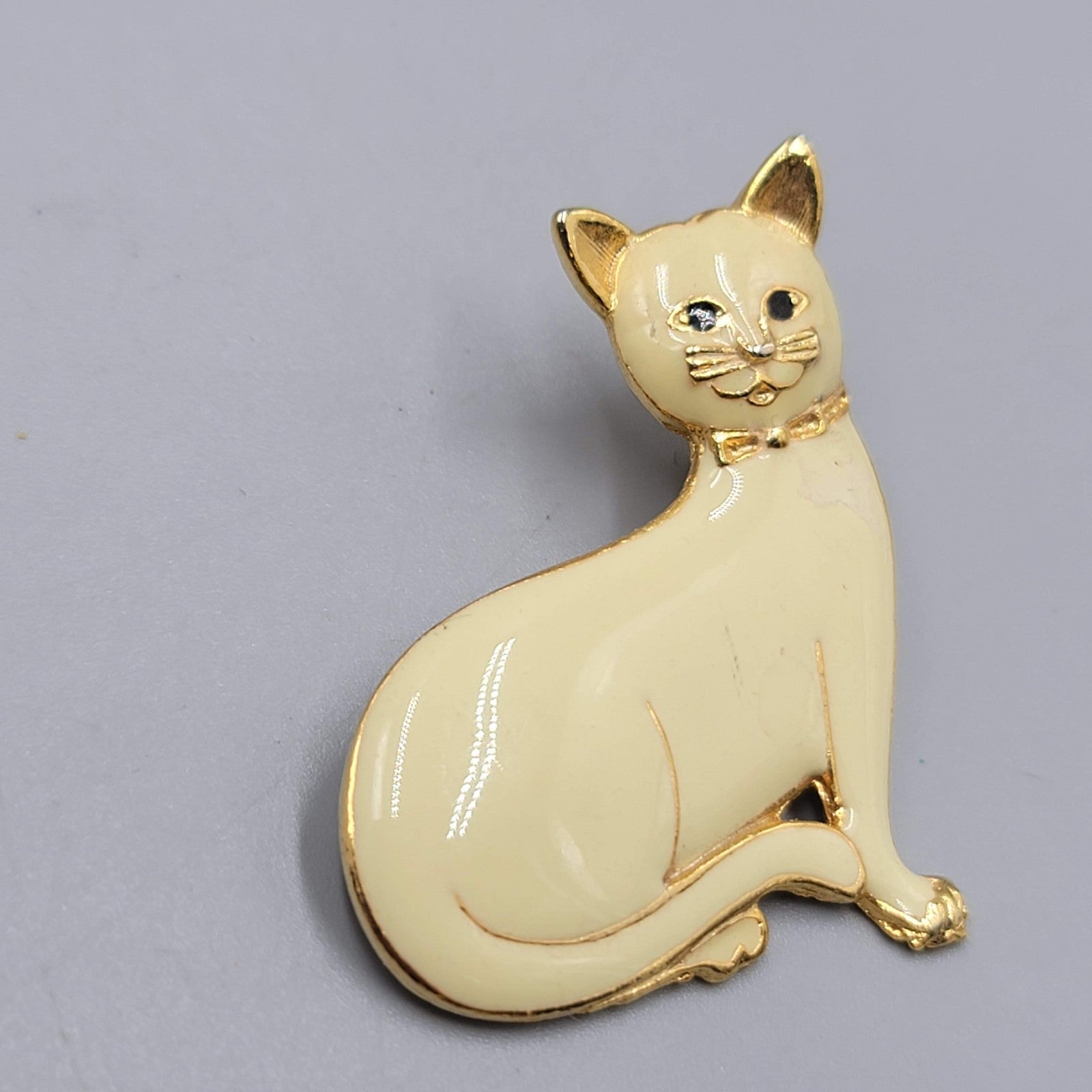 Vintage Enamel Kitty Cat Brooch Gold tone 1.5 in