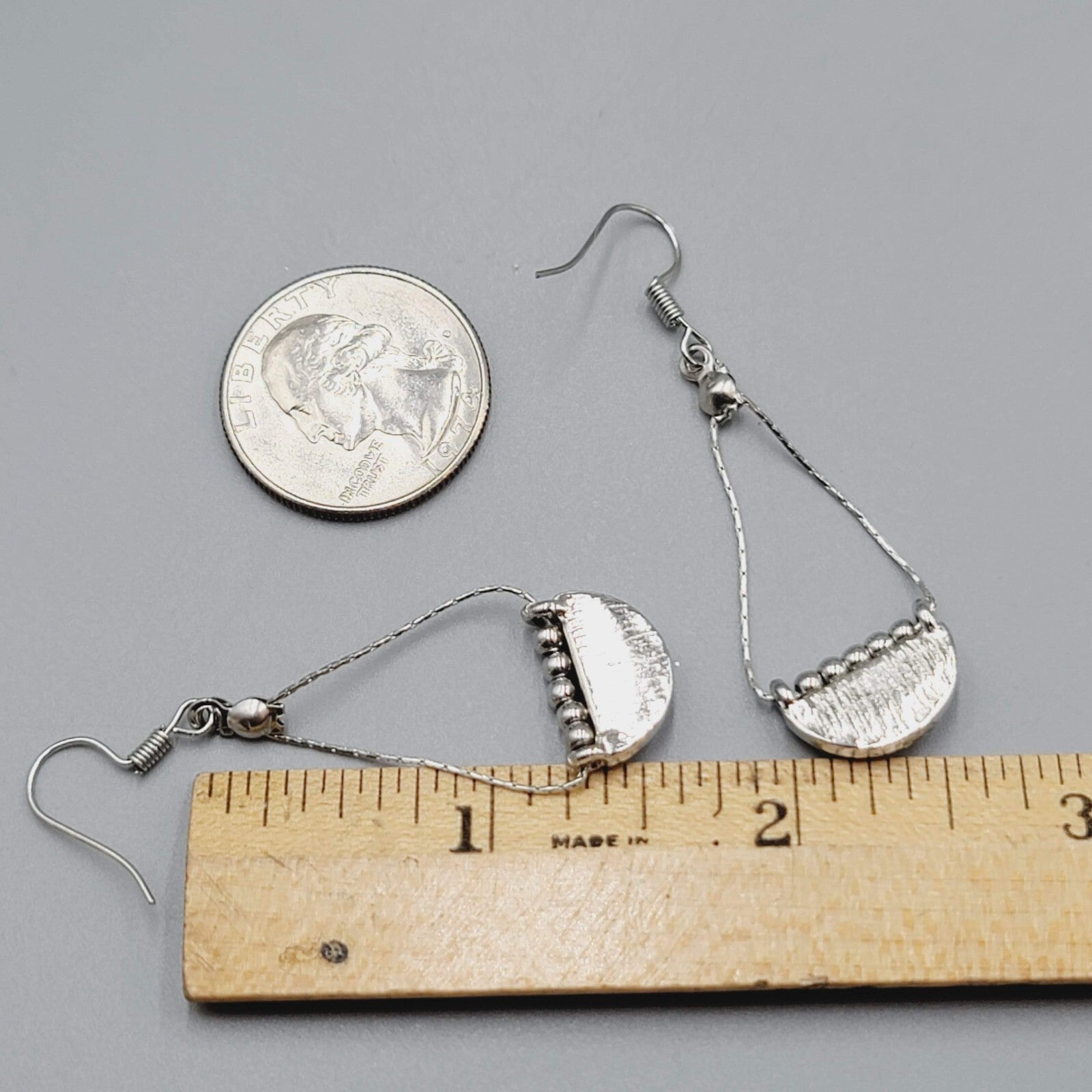 Resin Faux Stone Pierced Earrings Silver tone Chain Dangle 1 5/8"