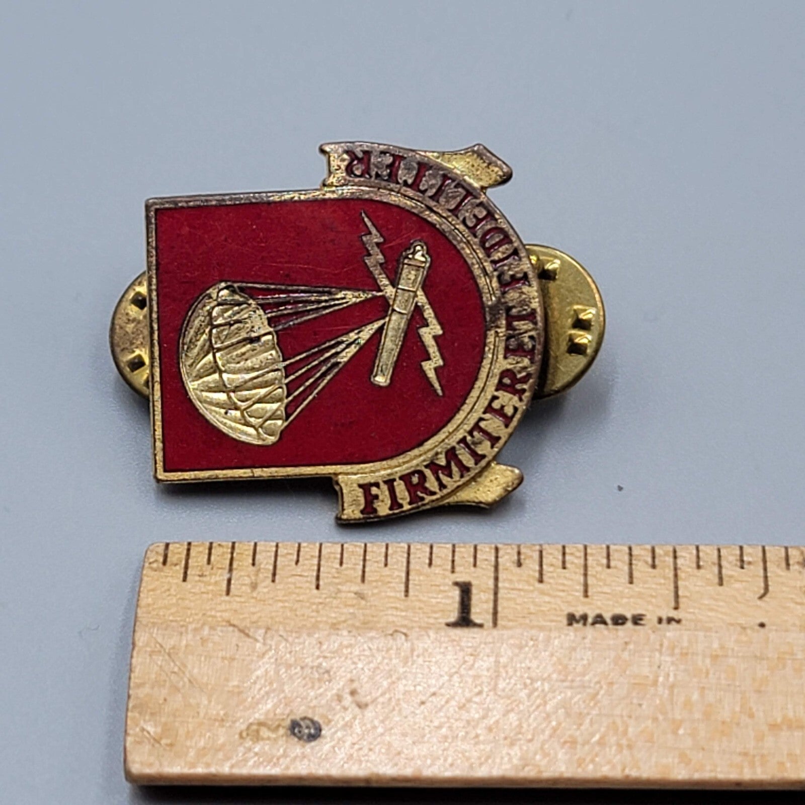 US Army 377th Field Artillery Reg’t Pin Firmiter Et Fideliter 1 1/8"
