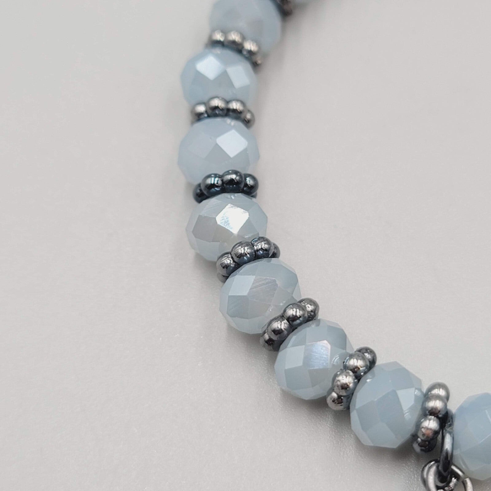 Blue Gray Faceted Crystal Bead Bracelet Gin Metal Gray Tassel Elastic 7 in