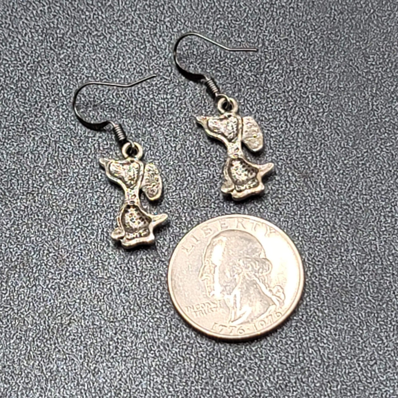 Beagle Dog Pierced Earrings Silver tone Dangle 3/4"