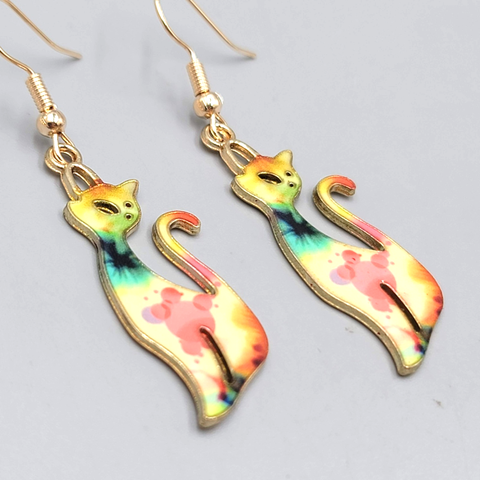 Kitty Cat Tie Dye Multicolor Pierced Earrings Gold tone Dangle 1 3/8"
