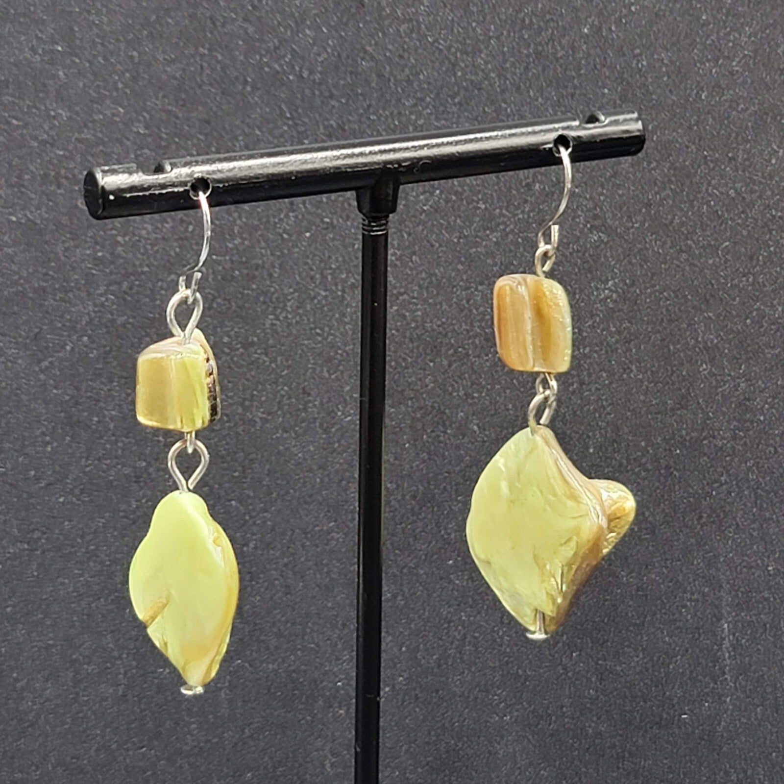 Pierced Earrings Silver toen Green Dyed Shell Dangle 1.5"