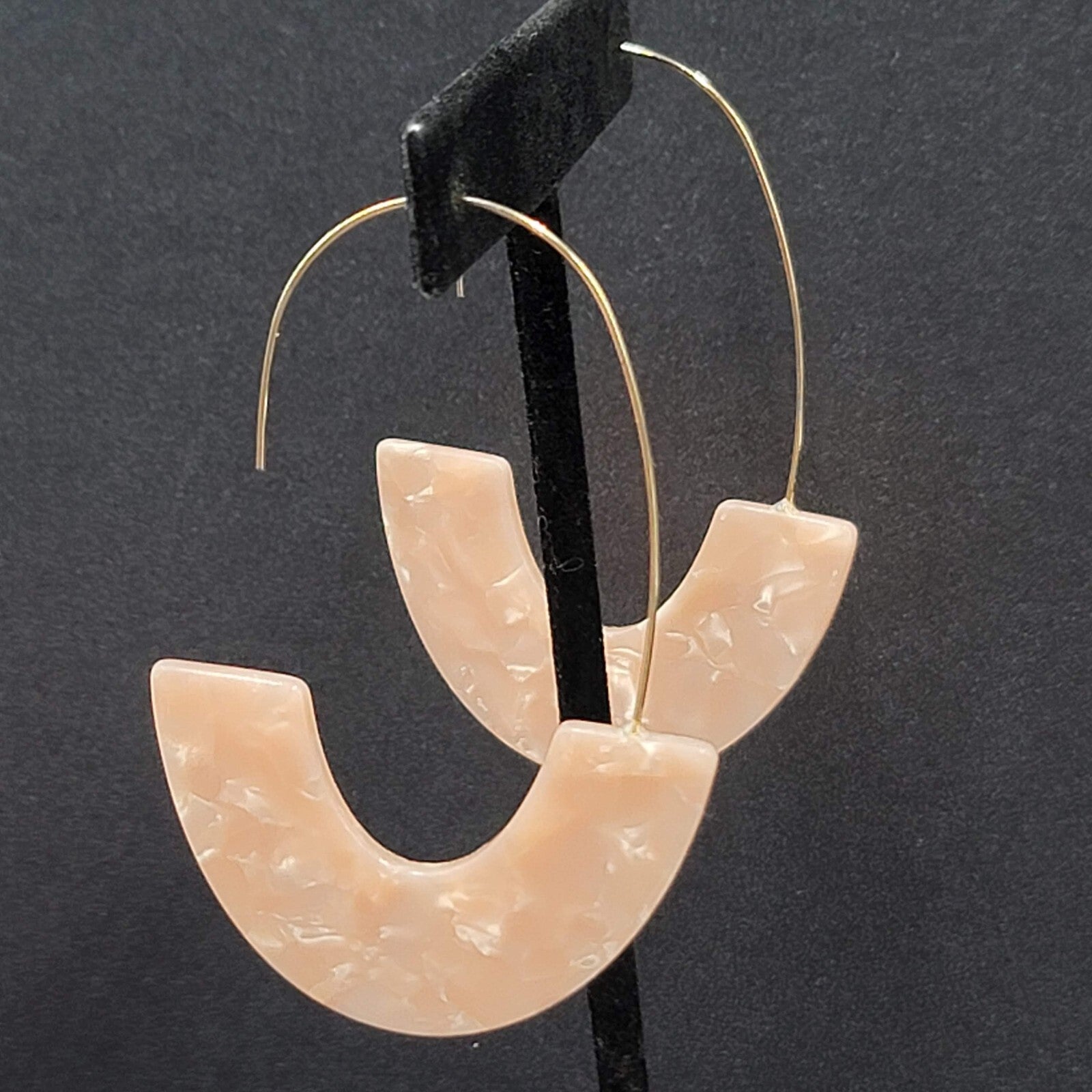 Pierced Earrings Gold tone Pink Pearloid Resin Statement Hoops 2.75"