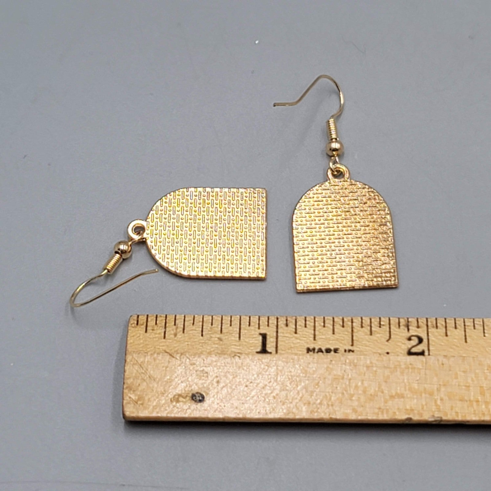 Kitty Cat in the Sun Enamel Pierced Earrings Gold tone Dangle 1 1/8"