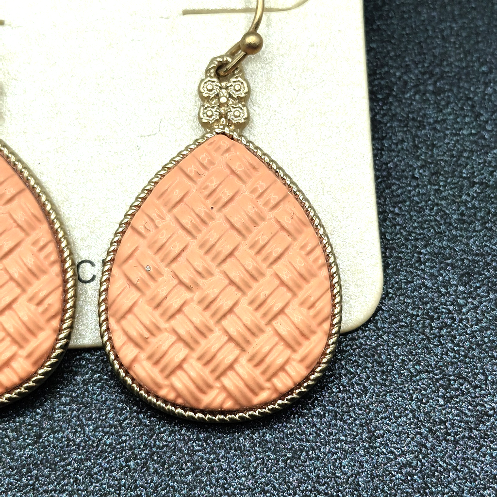 Pierced Earrings Gold tone Peach Textured Plastic Teardrop Dangle 1 1/4"