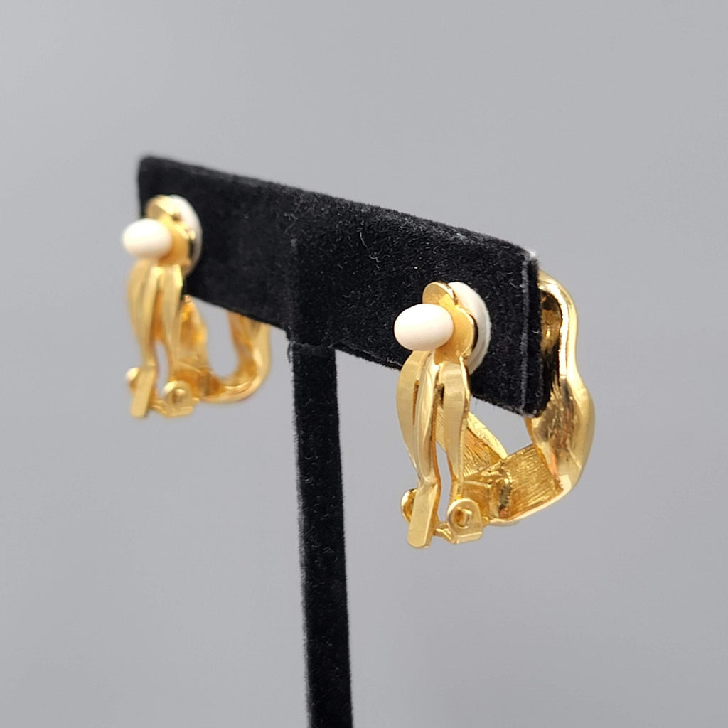 Vintage Clip on Earrings Red Enamel Gold tone Open Center 7/8"