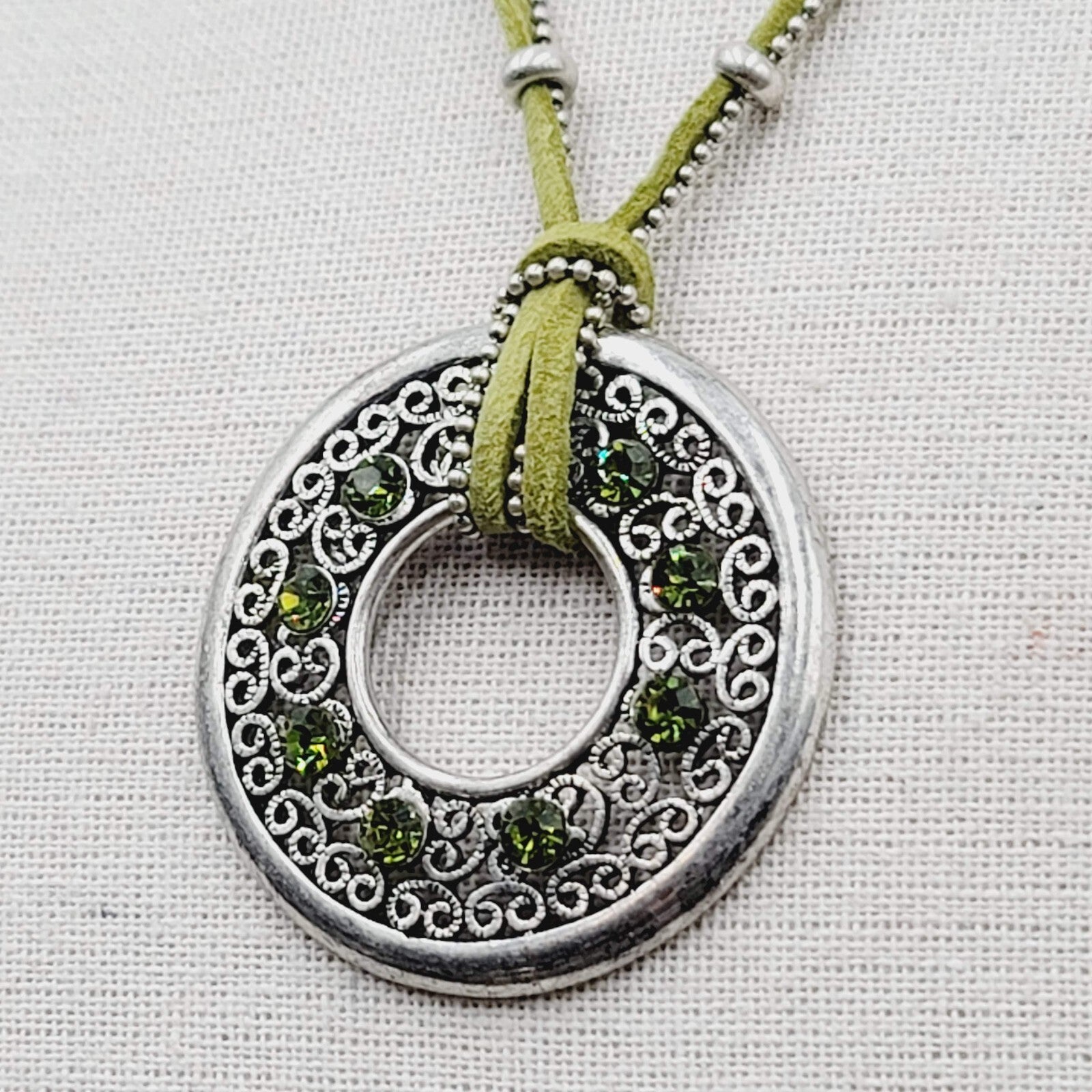 Green Necklace Silver tone Felt Rhinestone Circle Pendant  16"-18"