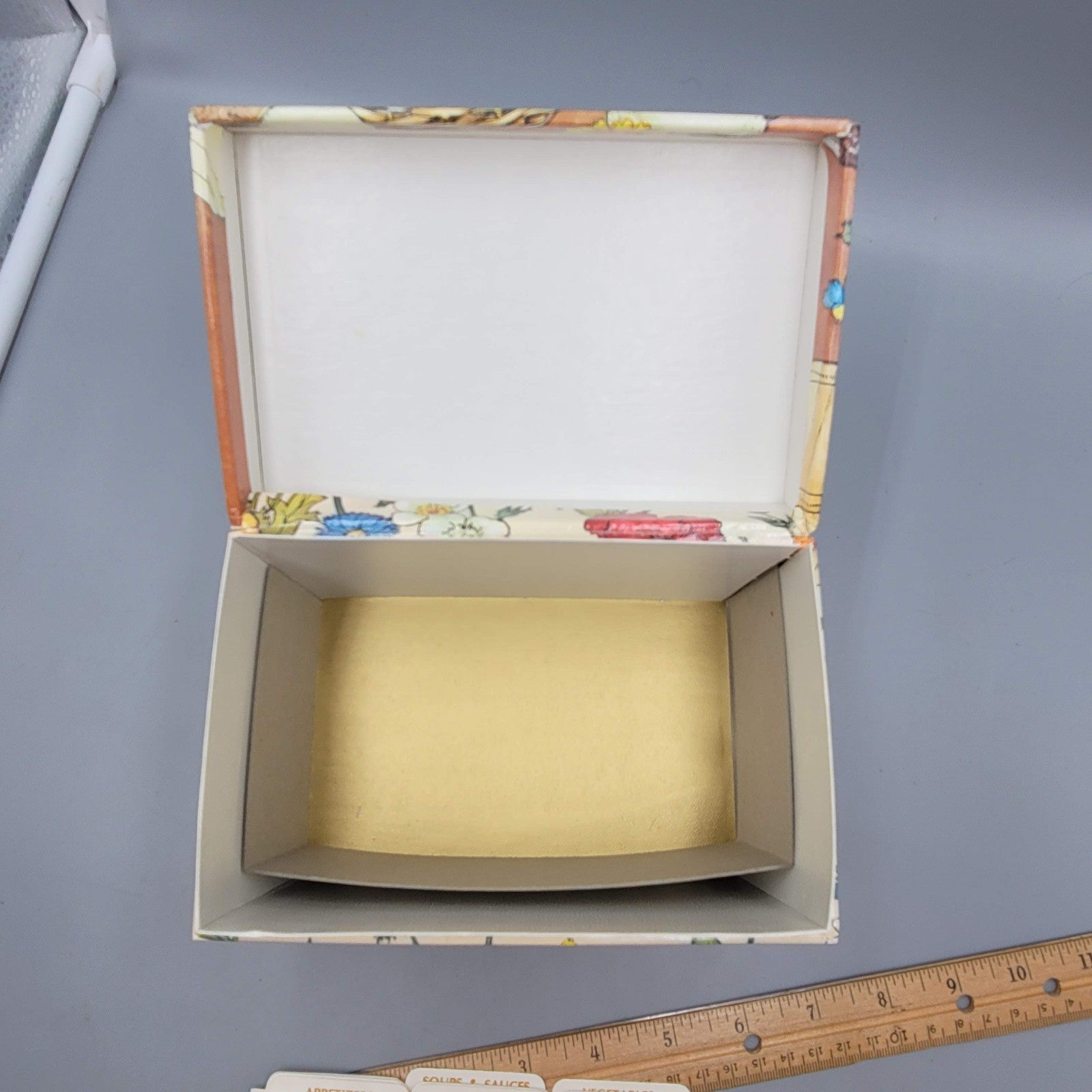Vintage Index Card Recipe Box w Dividers Chicken Eggs T Cathey