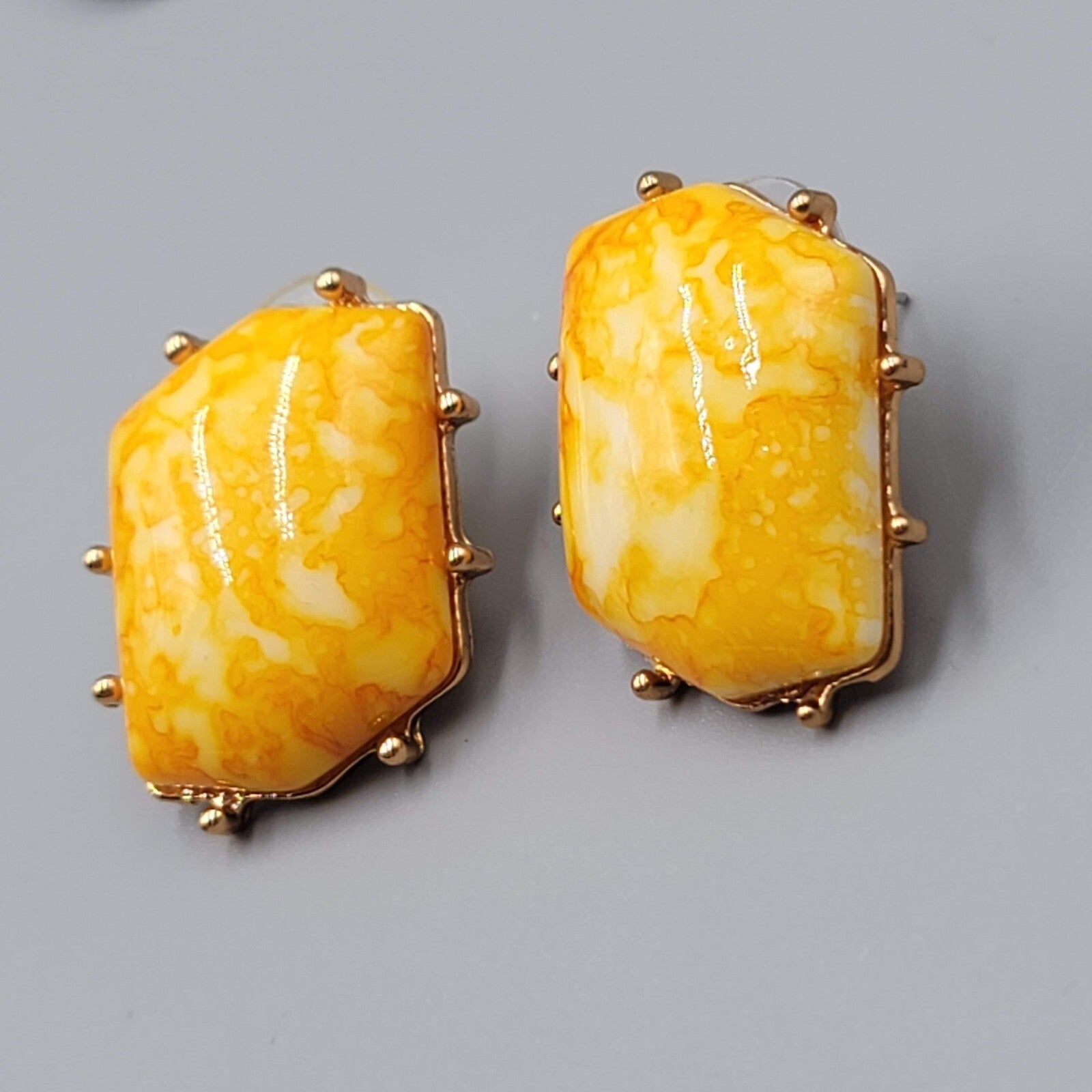 Vintage Pierced Earrings Gold tone Yellow Acrylic Speckle Drop 1"
