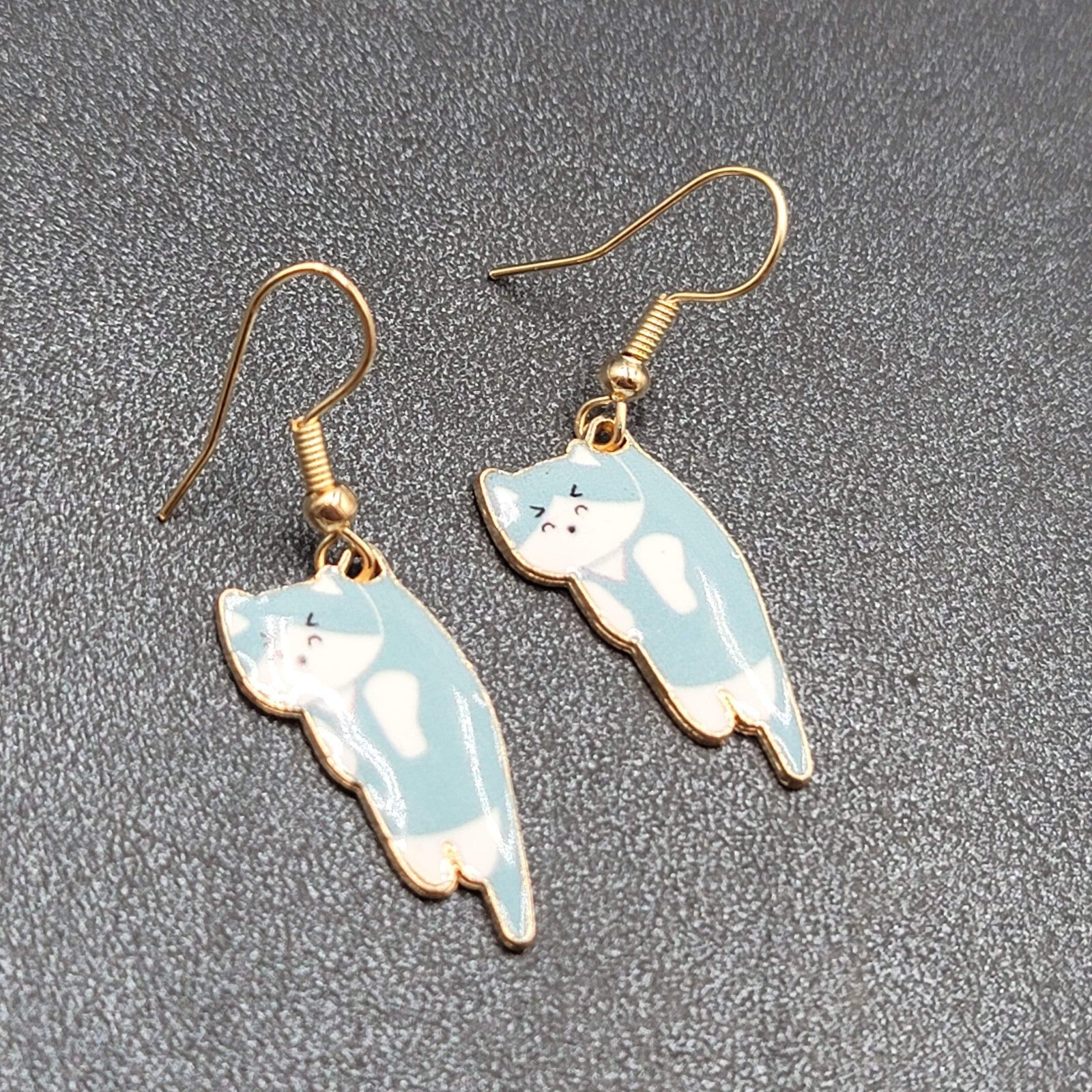 Pierced Earrings Kitten Cat Blue White Gold tone Dangle 1" 