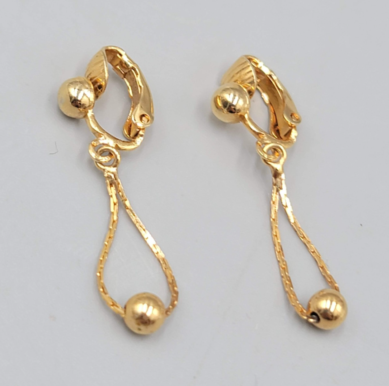 Vintage Gold tone Chain Bead Dangle Clip on Earrings 1 in