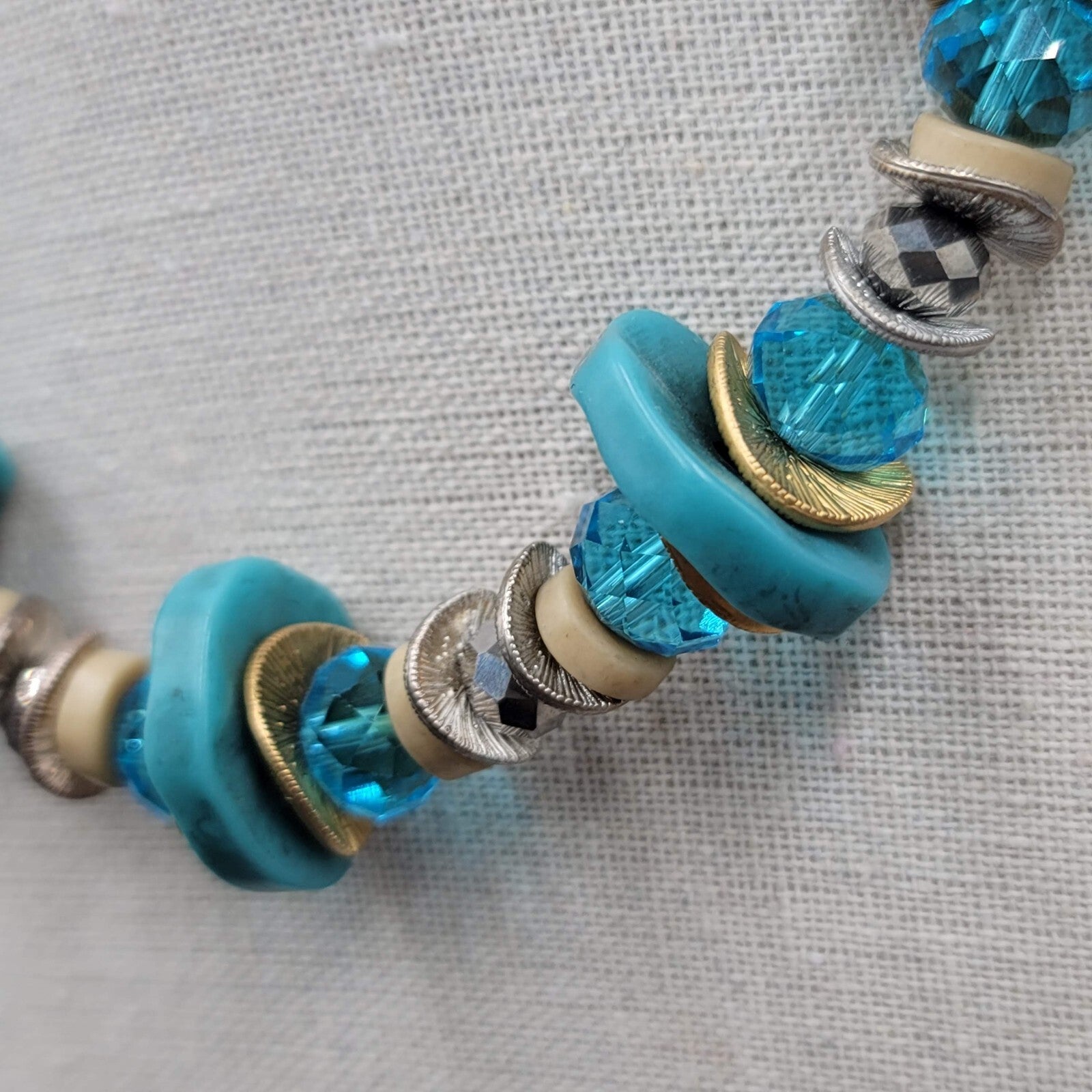 JONES NEW YORK JNY Signed Gold Tone Blue Chunky Beads Necklace 16"-19"
