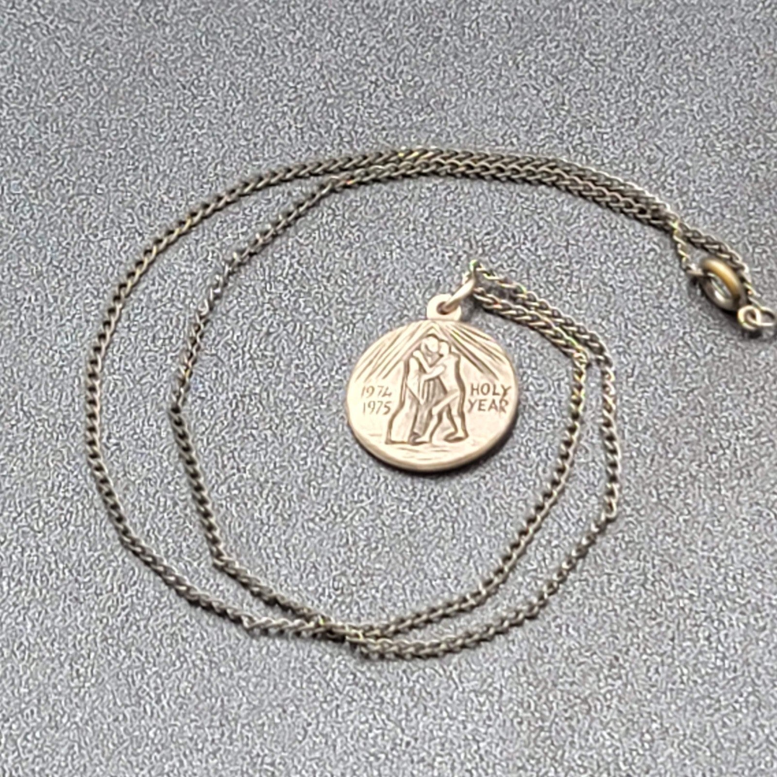 St Francis Medal RECONCILIATION Holy Year 1974-75 Silvertone  7/8" dia 18" Chain