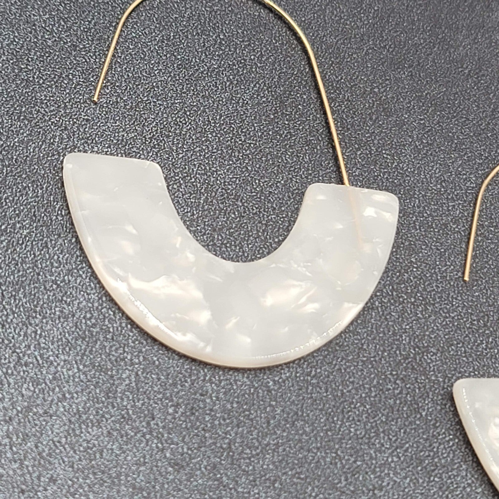 Pierced Earrings Gold tone Hook White Pearloid Resin Statement Dangle 2.75"