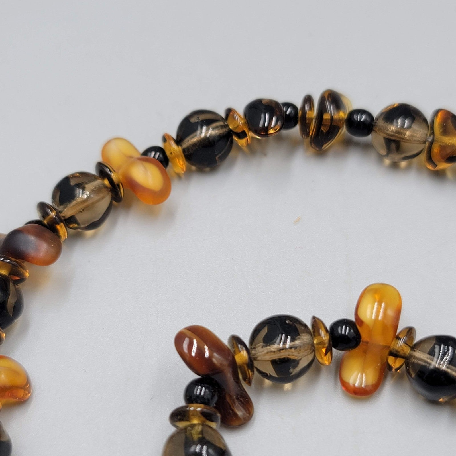 Varigated Brown Beaded Necklace Magnet Closure 17"