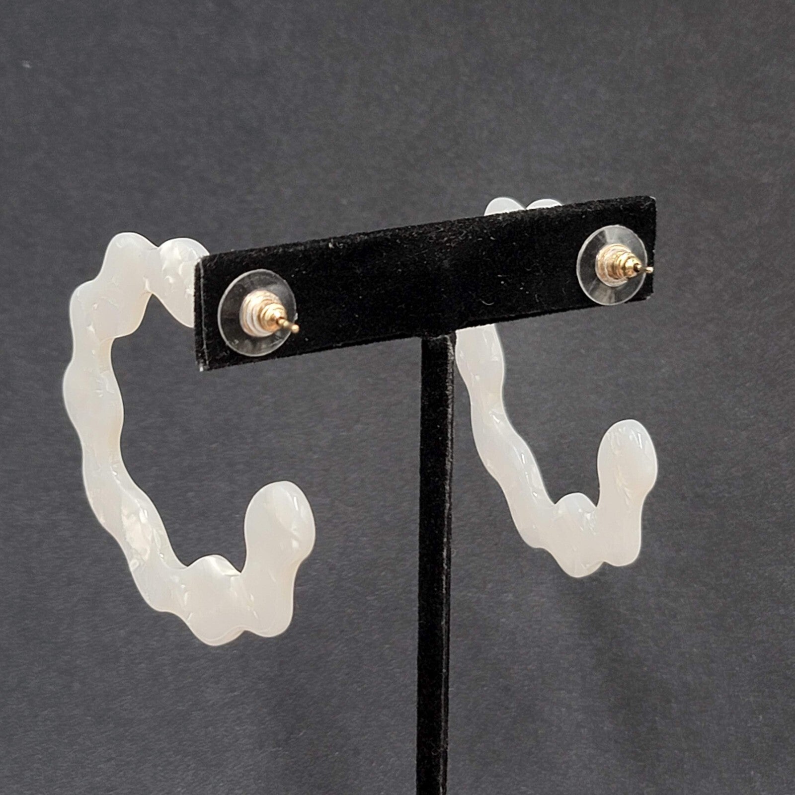 Pierced Earrings Pearloid White Resin Wavy Hoops 2"