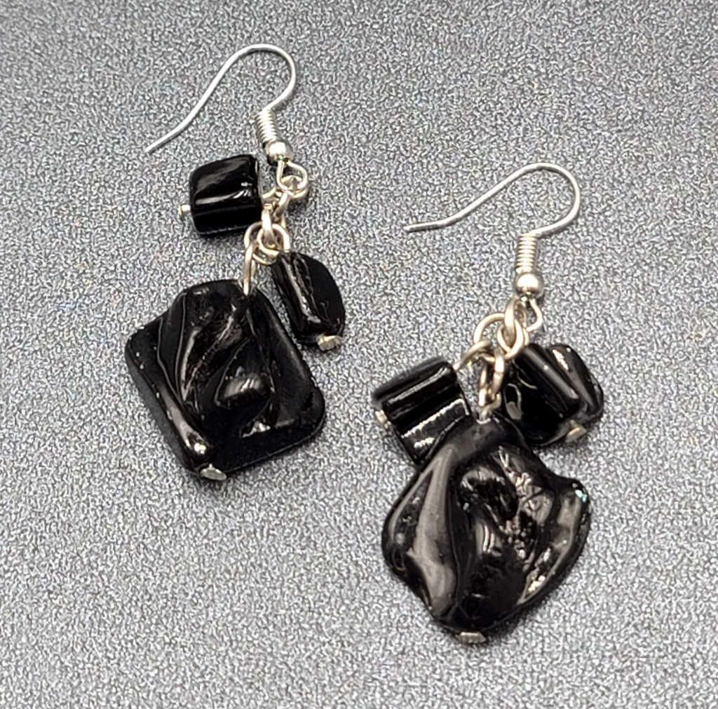 Pierced Earrings Silver tone Black Shell Dangle 1.5"