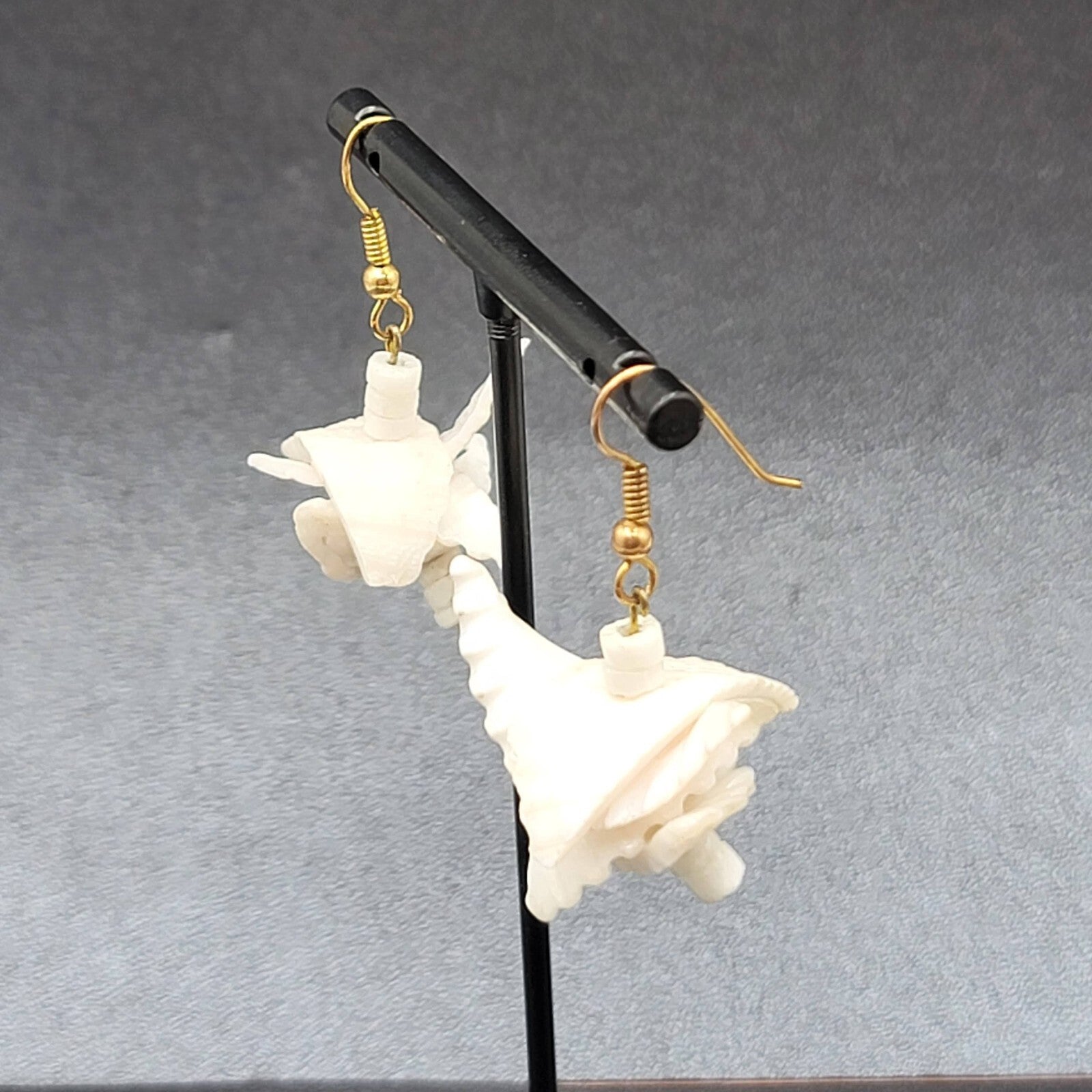 Pierced Earrings White Shell Pieces Bead Dangle Beach Wear   1.25"