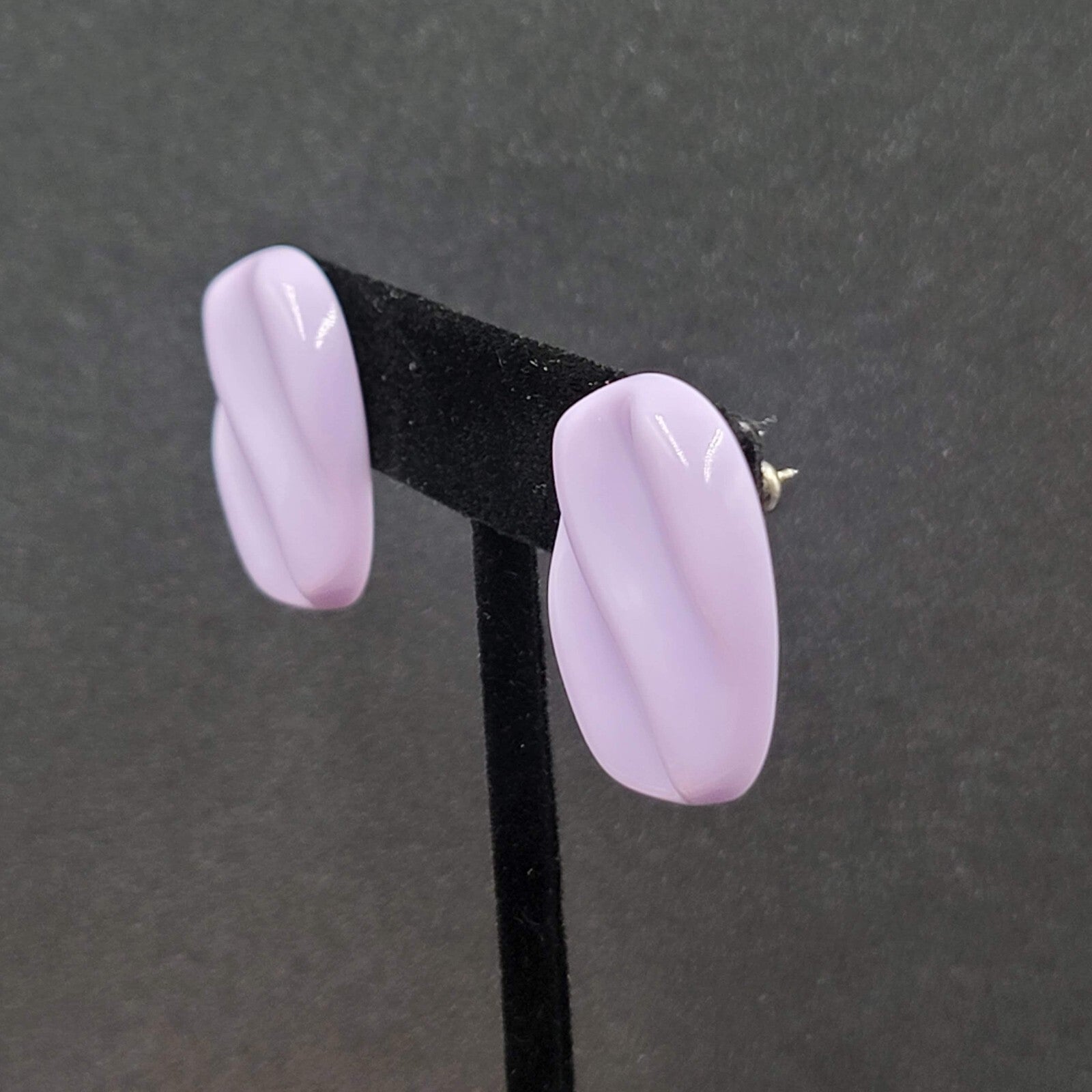 Vintage Pierced Earrings Acrylic Lavender Purple Wavy Drop 1"