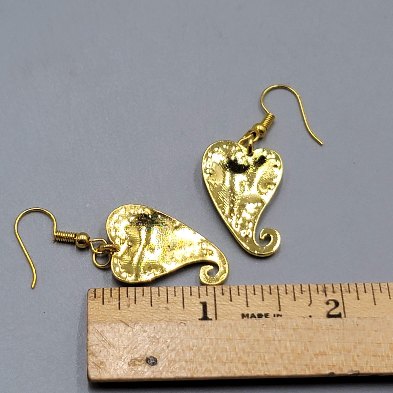 Red Heart Jack Sally Pierced Earrings Gold tone Dangle  1 1/8"