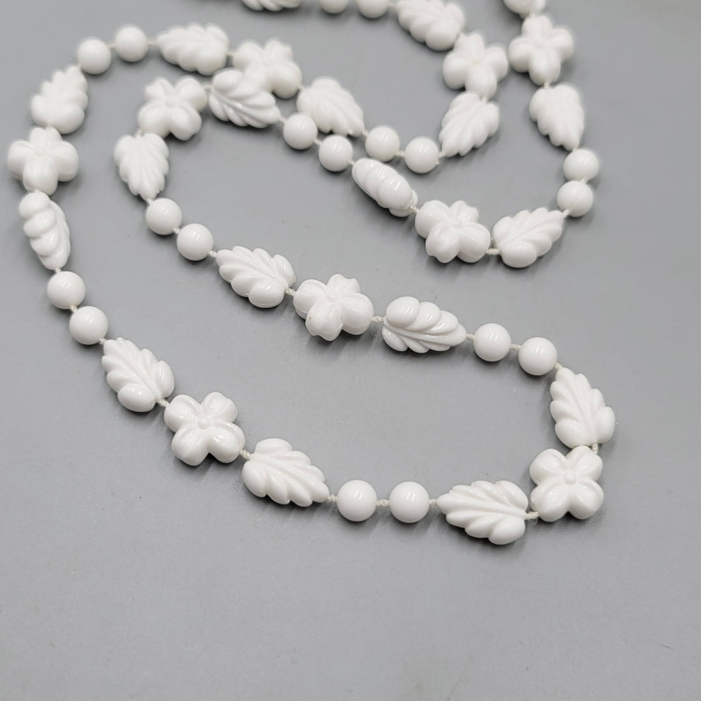 Vintage Sarah Cov Necklace White Bead Flowers Leaves 36 in